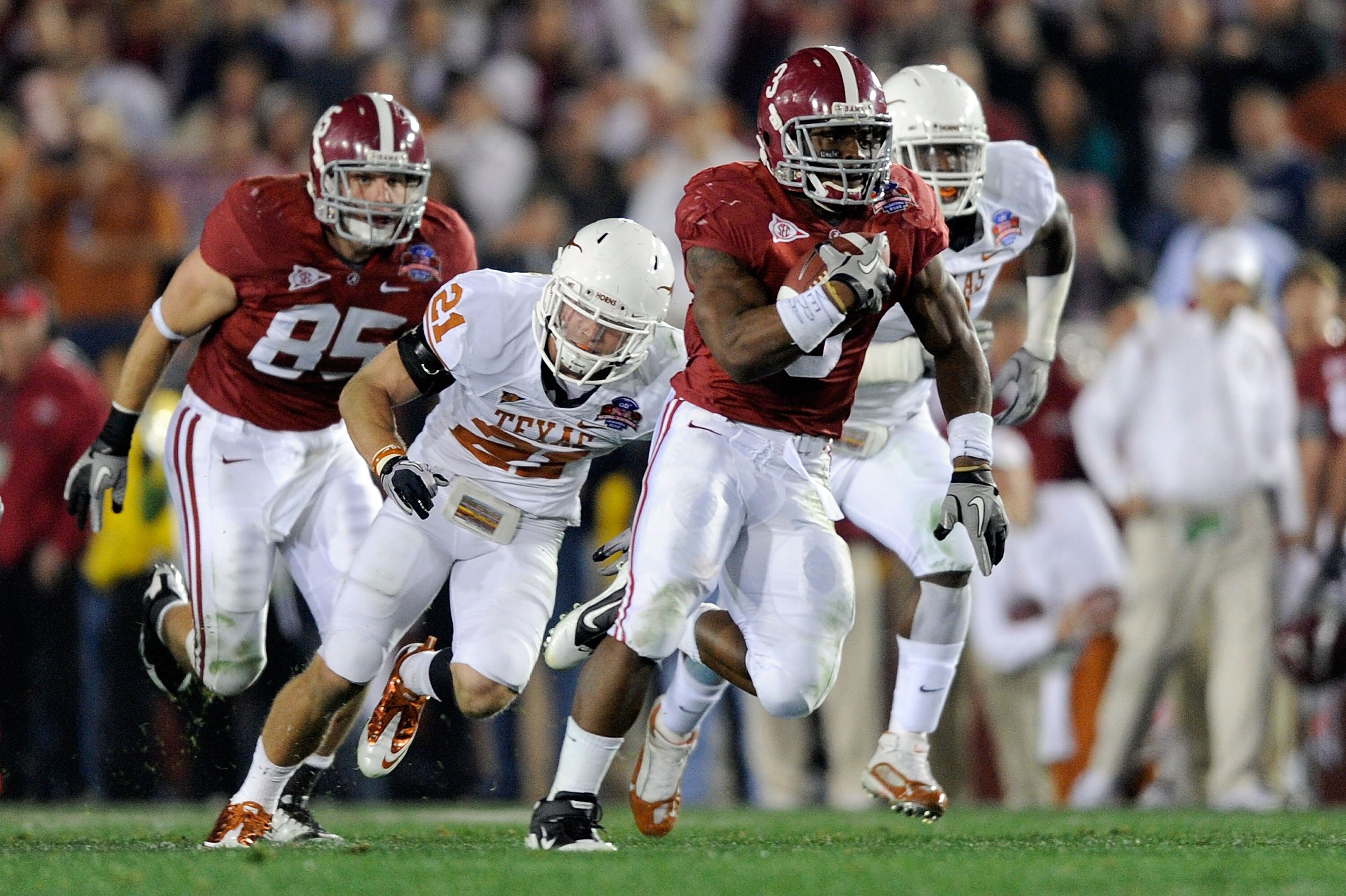 PASADENA, CA - JANUARY 07:  Running back Trent Richardson #3 of the Alabama Crimson Tide runs for a 49-yard touchdown against the Texas Longhorns in the second quarter of the Citi BCS National Championship game at the Rose Bowl on January 7, 2010 in Pasad