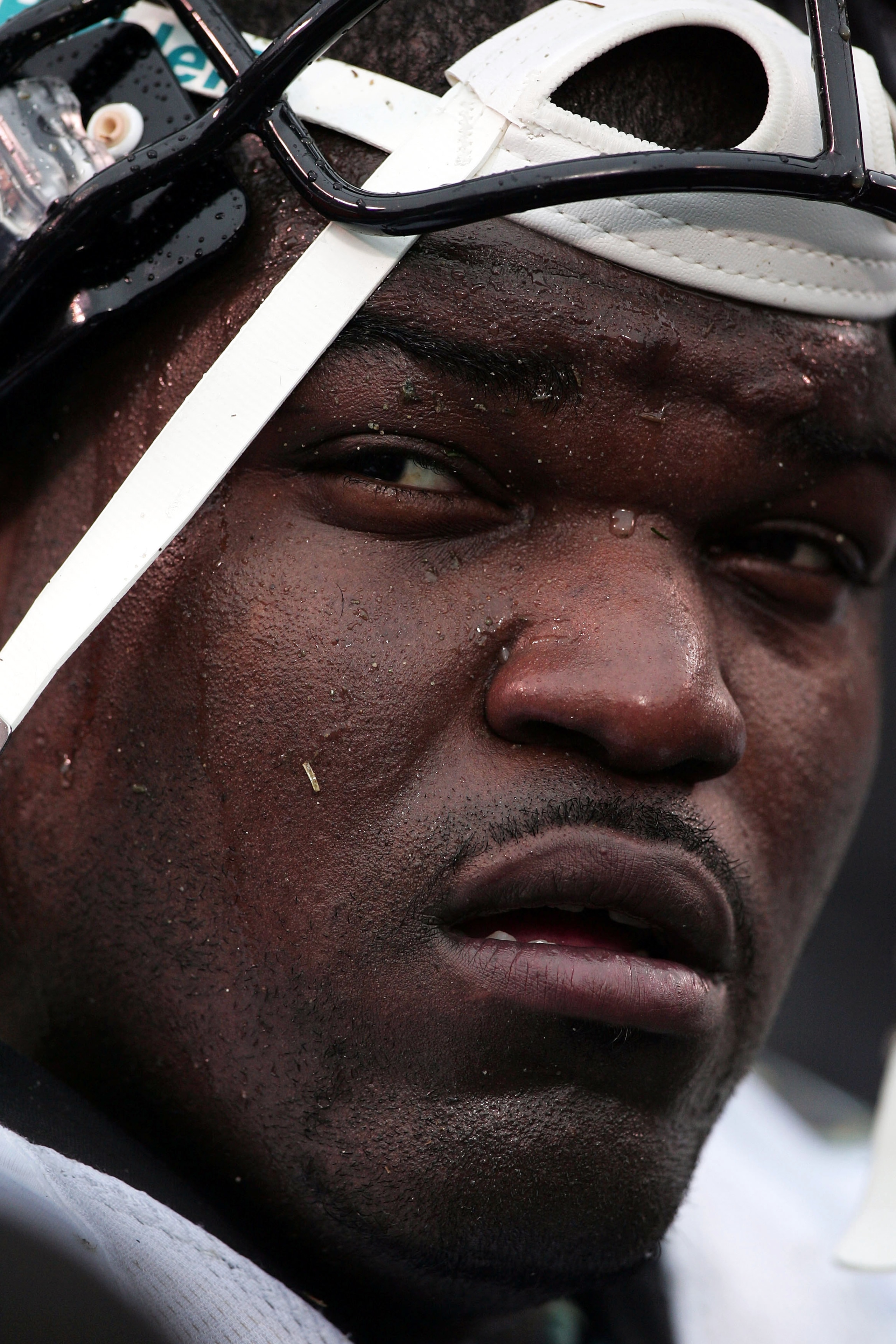 OAKLAND, CA - JANUARY 2: Defensive tackle John Henderson #98 of the Jacksonville Jaguars looks on during the game against the Oakland Raiders at Network Associates Coliseum on January 2, 2005 in Oakland, California. (Photo by Jed Jacobsohn/Getty Images) OAKLAND, CA - JANUARY 2: Defensive tackle John Henderson #98 of the Jacksonville Jaguars looks on during the game against the Oakland Raiders at Network Associates Coliseum on January 2, 2005 in Oakland, California. (Photo by Jed Jacobsohn/Getty Images)