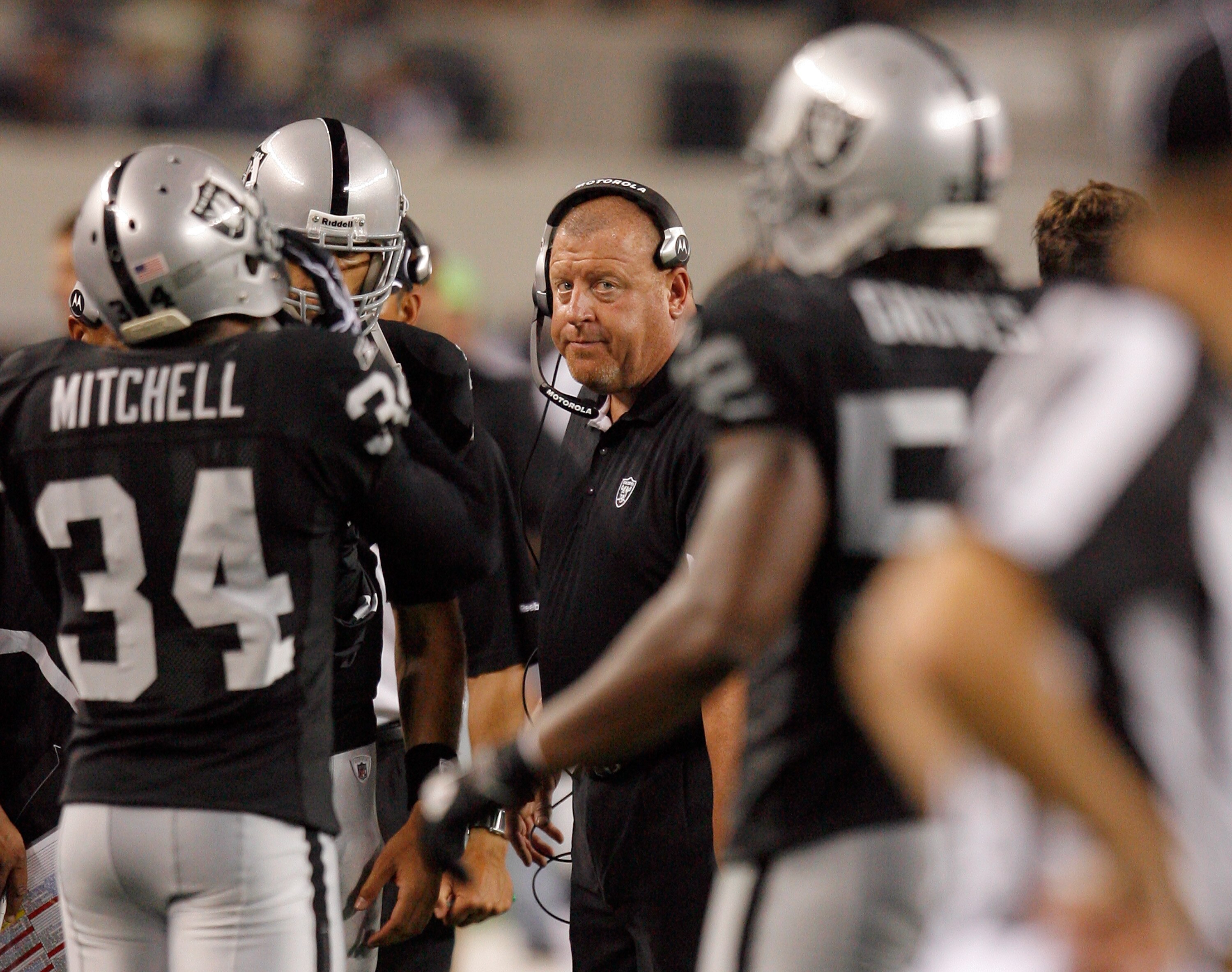 ARLINGTON, TX - AUGUST 12: Tom Cable, head coach of the Oakland Raiders, leads his team in the preseason game against the Dallas Cowboys at Dallas Cowboys Stadium on August 12, 2010 in Arlington, Texas. (Photo by Tom Pennington/Getty Images) ARLINGTON, TX - AUGUST 12: Tom Cable, head coach of the Oakland Raiders, leads his team in the preseason game against the Dallas Cowboys at Dallas Cowboys Stadium on August 12, 2010 in Arlington, Texas. (Photo by Tom Pennington/Getty Images)