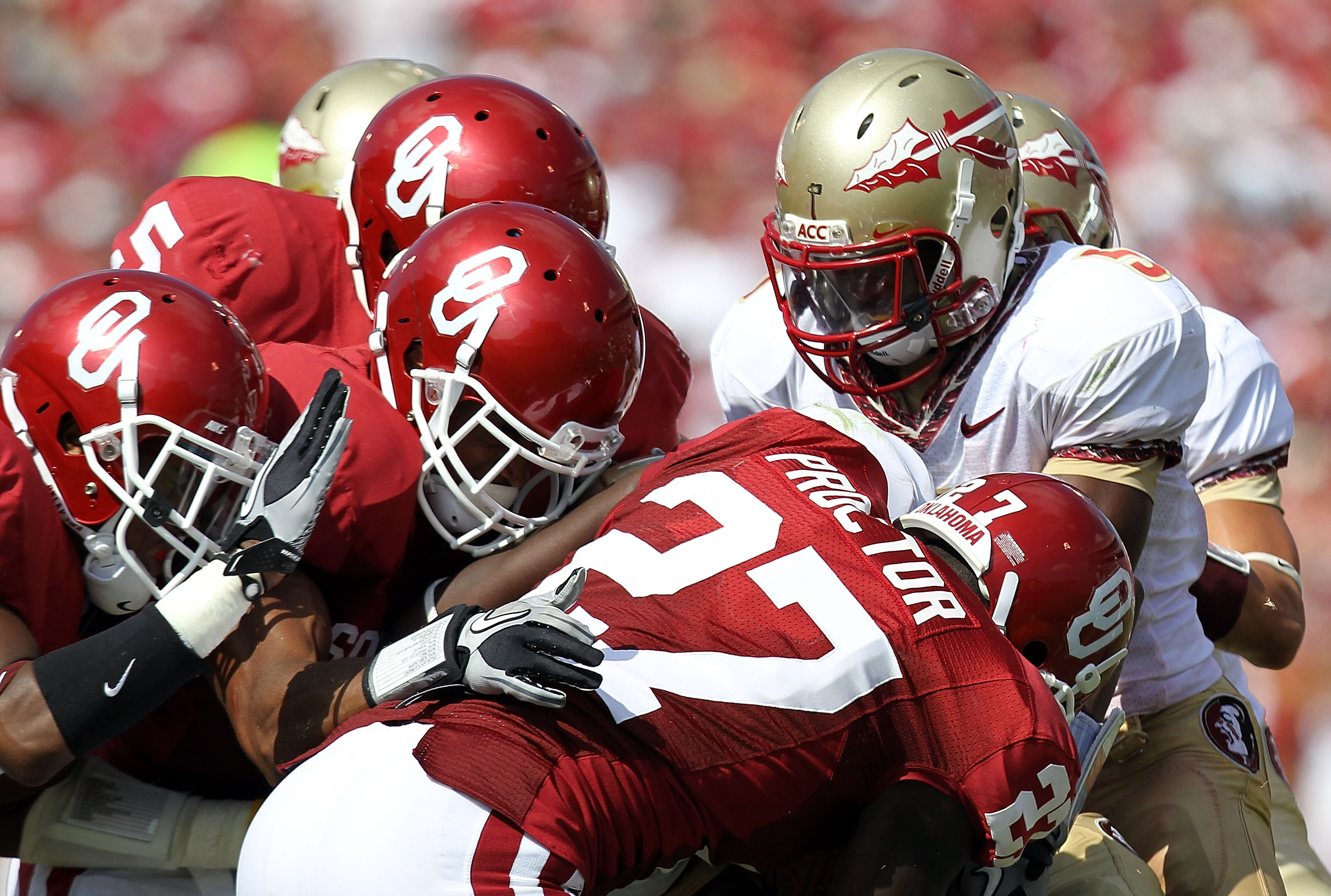 NORMAN, OK - SEPTEMBER 11:  Lamarcus Joyner #20 of the Florida State Seminoles returns a kick against Sam Proctor #27 of the Oklahoma Sooners at Gaylord Family Oklahoma Memorial Stadium on September 11, 2010 in Norman, Oklahoma.  (Photo by Ronald Martinez