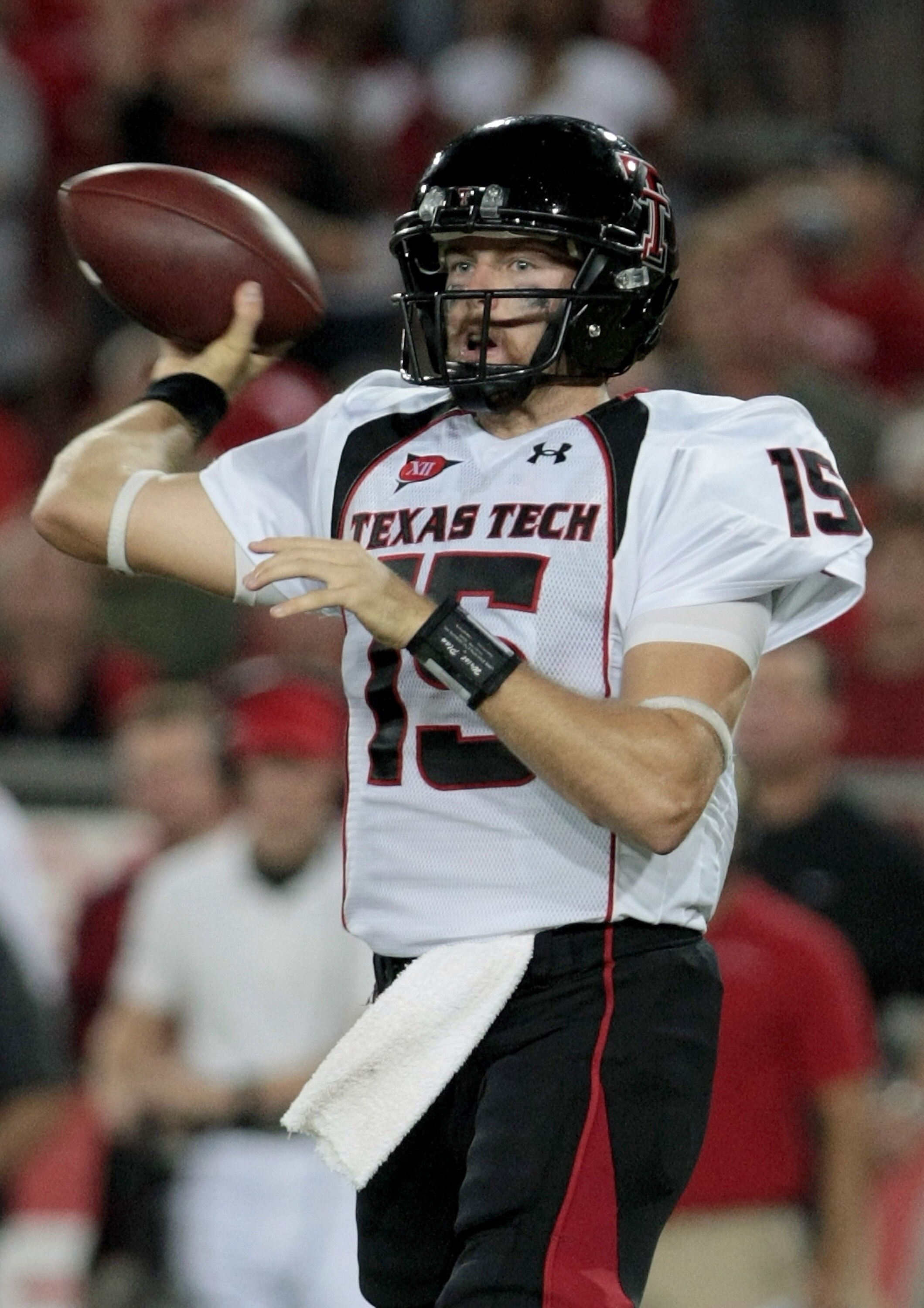 HOUSTON - SEPTEMBER 26:  Quarterback Taylor Potts #15 of the Texas Tech Red Raiders drops back in the pocket against the Houston Cougars at Robertson Stadium on September 26, 2009 in Houston, Texas.  (Photo by Thomas B. Shea/Getty Images)