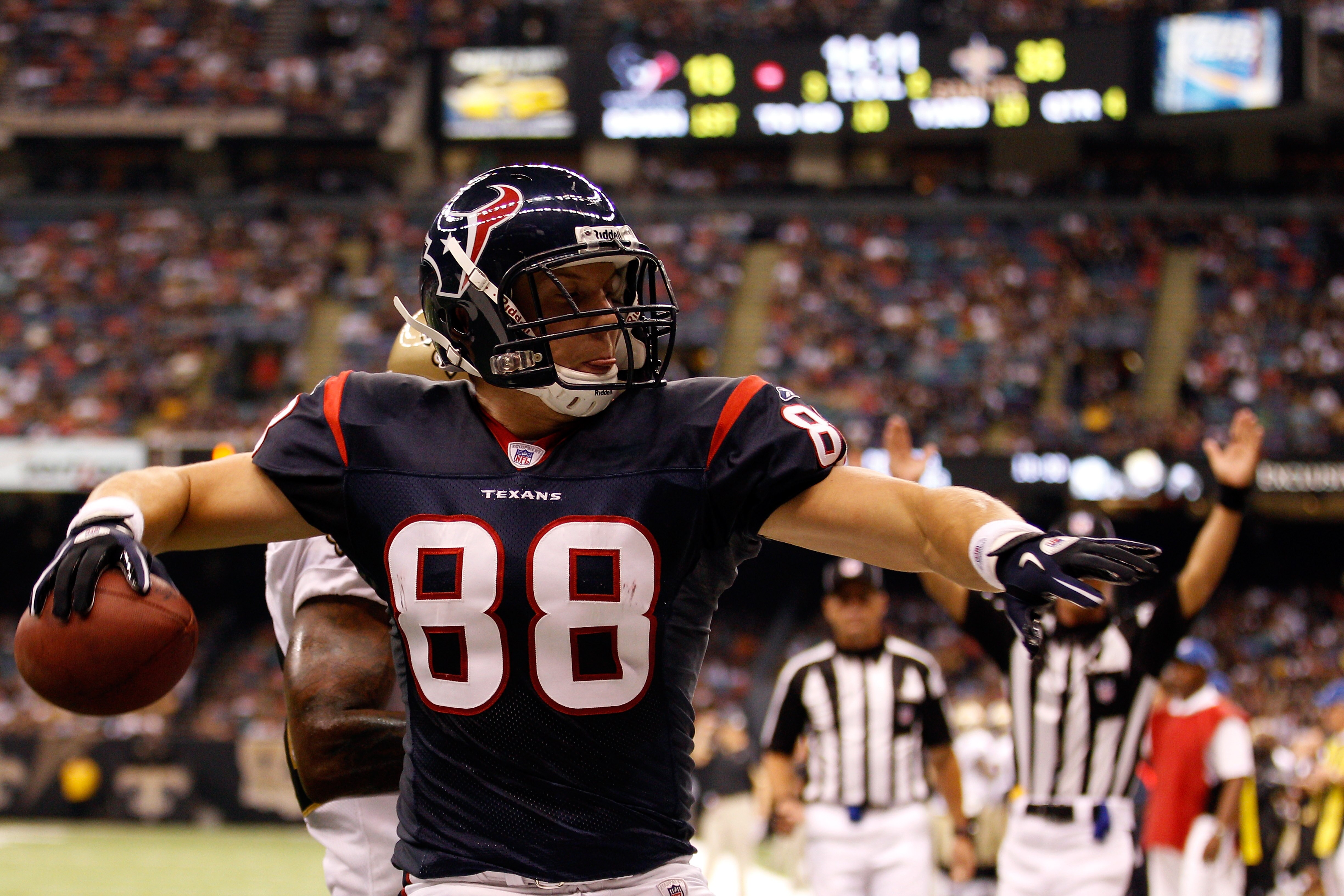 NEW ORLEANS - AUGUST 21:   Garrett Graham #88 of the Houston Texans celebrates as he scores a touchdown against the New Orleans Saints at the Louisiana Superdome on August 21, 2010 in New Orleans, Louisiana.  The Saints defeated the Texans 38-20.  (Photo