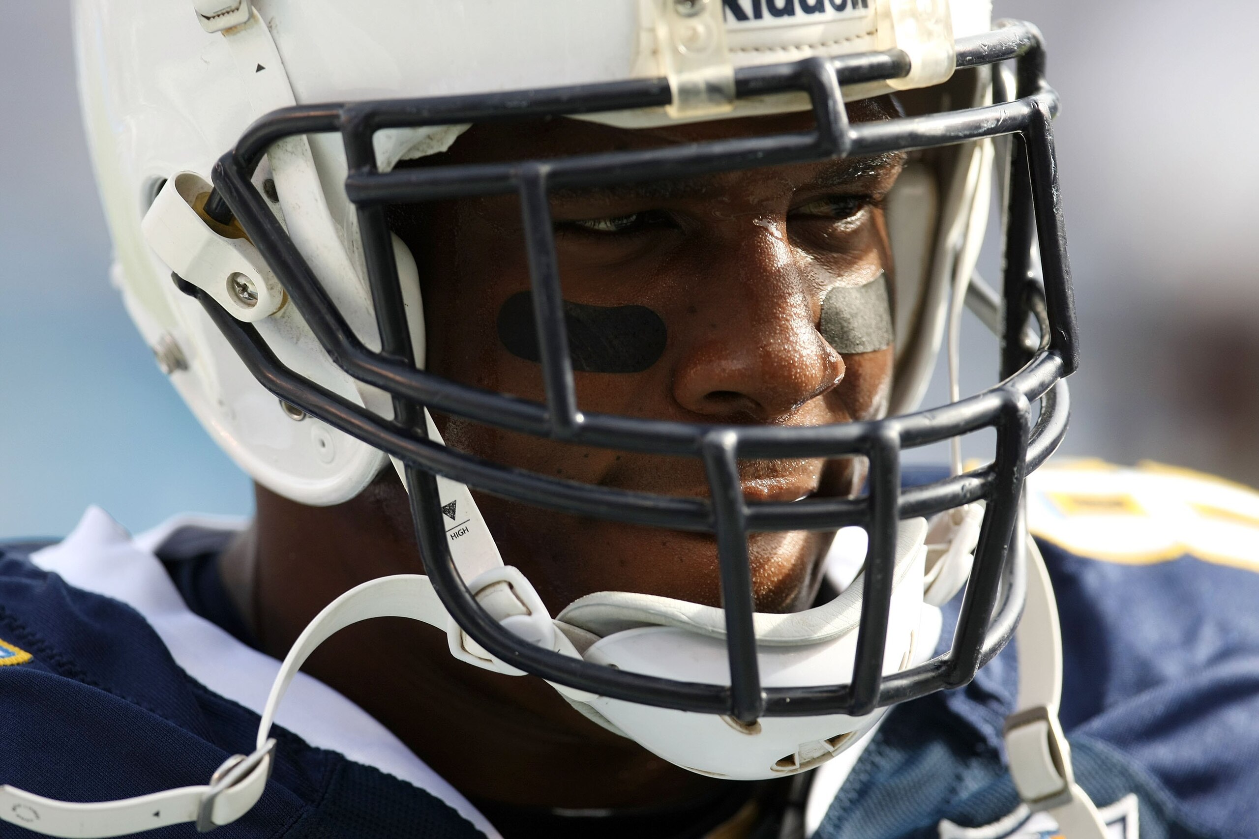 SAN DIEGO - JANUARY 17:  Tight end Antonio Gates #85 of the San Diego Chargers warms up on the field prior to the AFC Divisional Playoff Game against the New York Jets at Qualcomm Stadium on January 17, 2010 in San Diego, California.  (Photo by Stephen Du