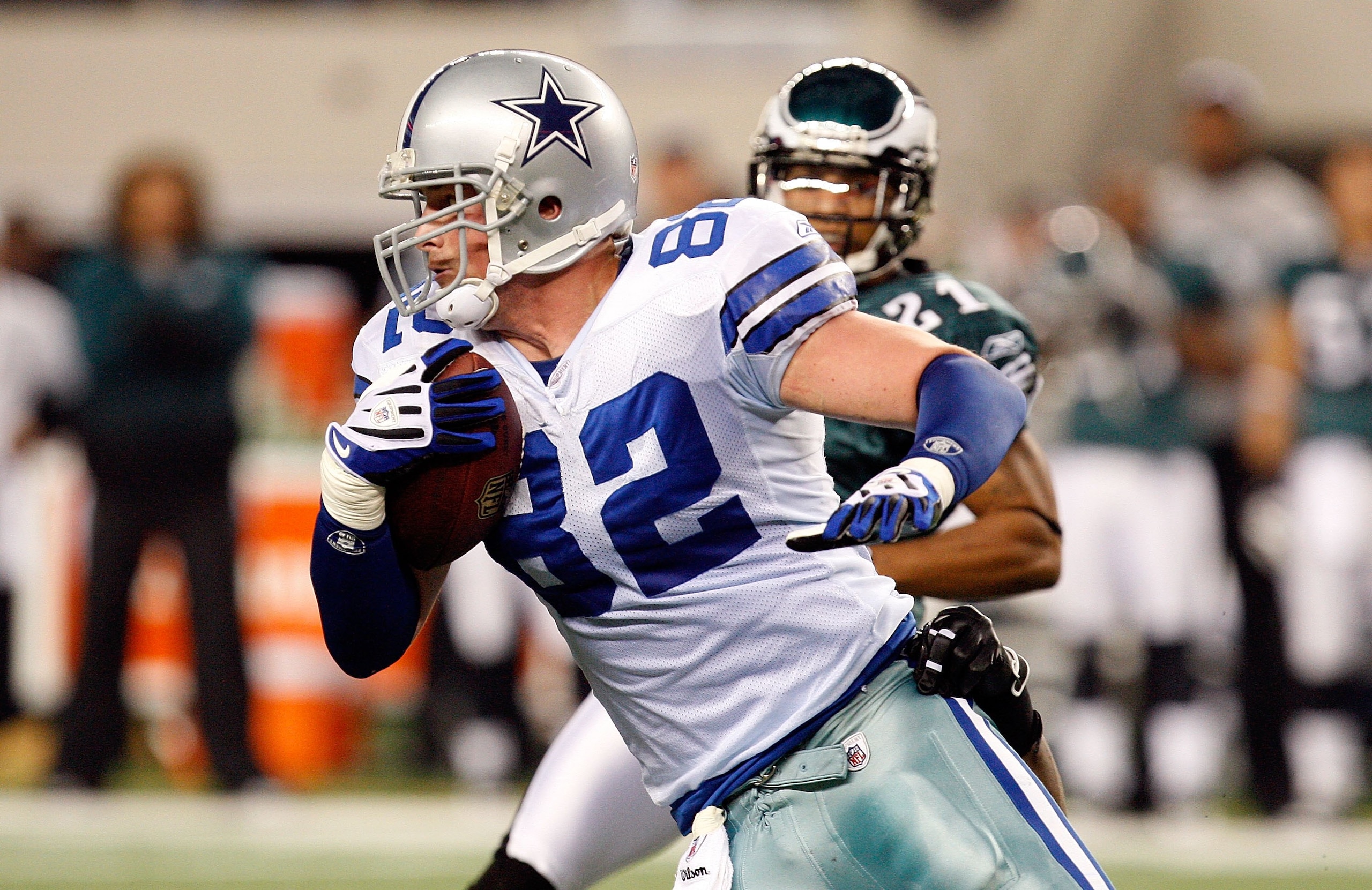 ARLINGTON, TX - JANUARY 03: Tight end Jason Witten #82 of the Dallas Cowboys is tackled by Will Witherspoon #50 of the Philadelphia Eagles at Cowboys Stadium on January 3, 2010 in Arlington, Texas. (Photo by Ronald Martinez/Getty Images) ARLINGTON, TX - JANUARY 03: Tight end Jason Witten #82 of the Dallas Cowboys is tackled by Will Witherspoon #50 of the Philadelphia Eagles at Cowboys Stadium on January 3, 2010 in Arlington, Texas. (Photo by Ronald Martinez/Getty Images)