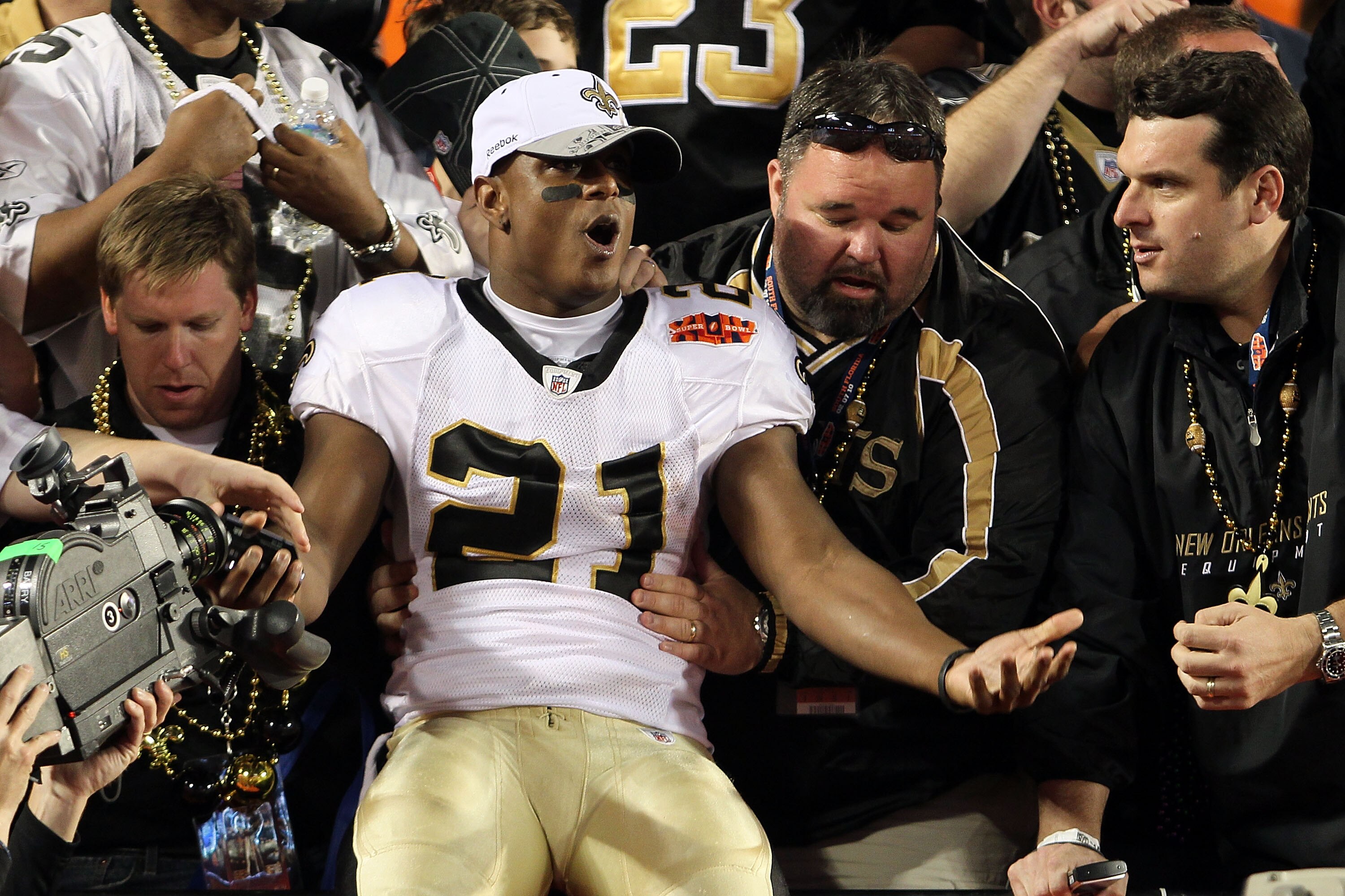 MIAMI GARDENS, FL - FEBRUARY 07: Mike Bell #21 of the New Orleans Saints celebrates after defeating the Indianapolis Colts during Super Bowl XLIV on February 7, 2010 at Sun Life Stadium in Miami Gardens, Florida.  (Photo by Andy Lyons/Getty Images)