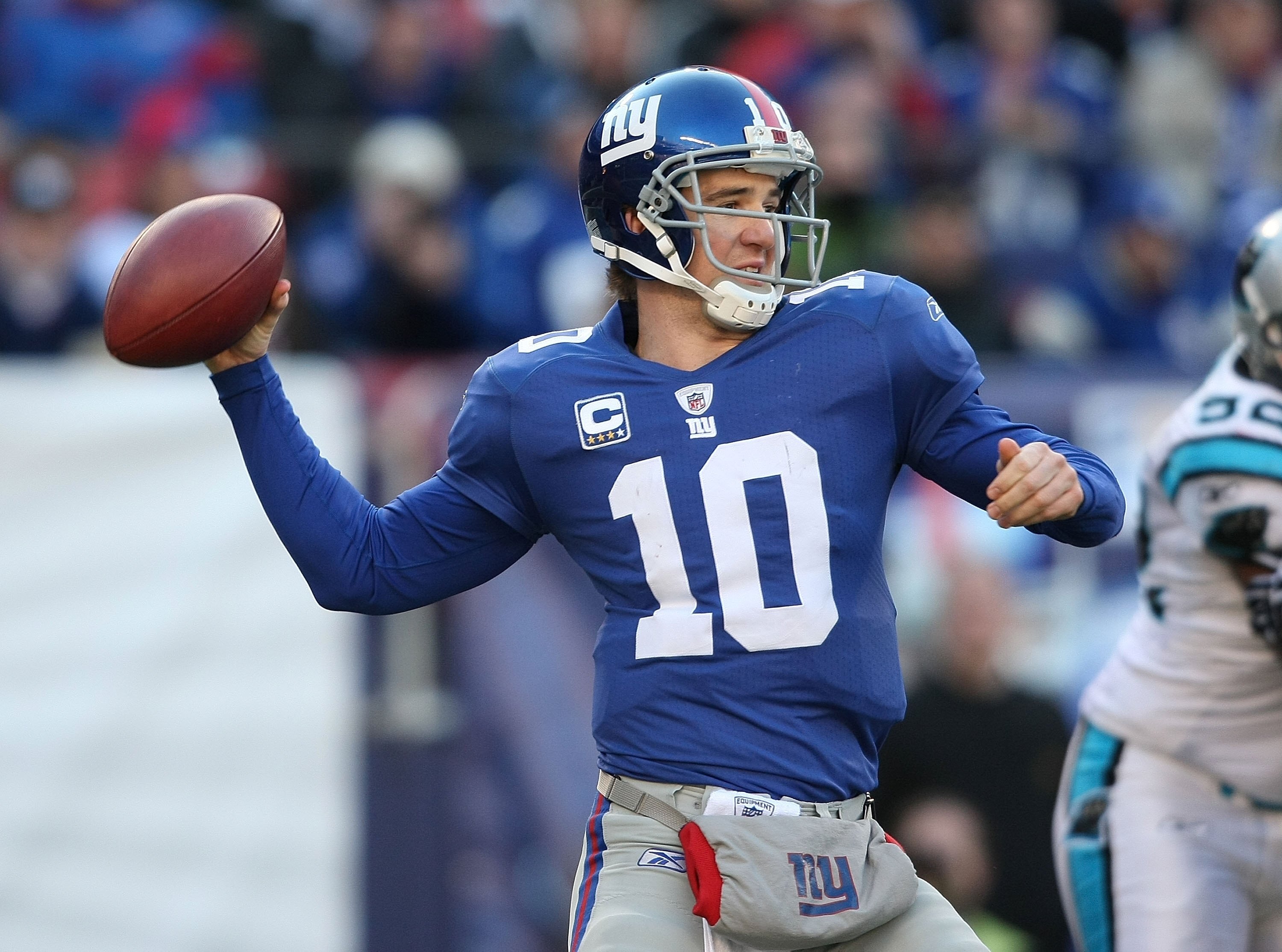 EAST RUTHERFORD, NJ - DECEMBER 27:  Eli Manning #10 of the New York Giants against the Carolina Panthers at Giants Stadium on December 27, 2009 in East Rutherford, New Jersey.  (Photo by Nick Laham/Getty Images)