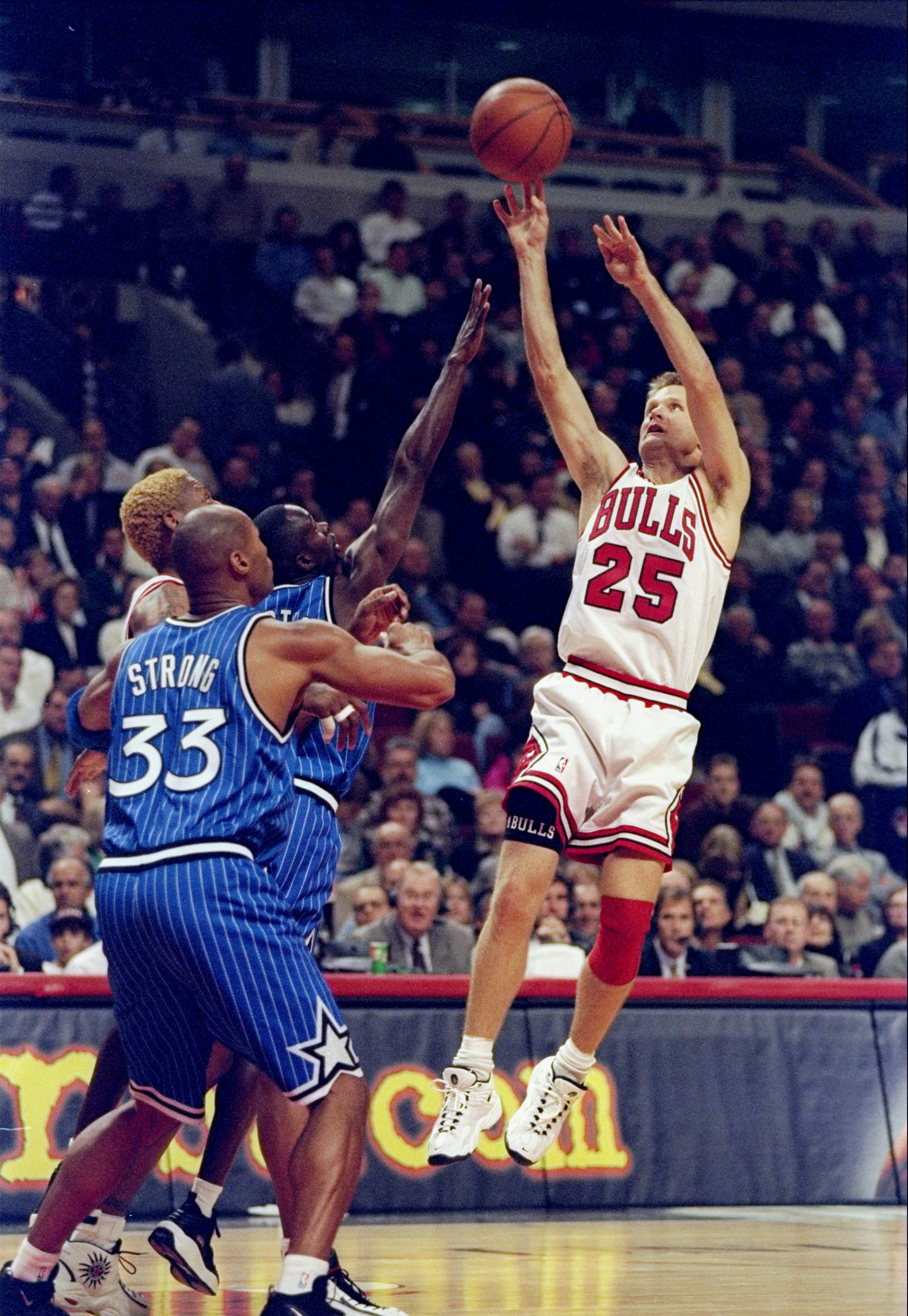 5 Nov 1997:  Guard Steve Kerr of the Chicago Bulls shoots the ball over forward Derek Strong of the Orlando Magic during a game at the United Center in Chicago, Illinois.  The Bulls won the game 94-81. Mandatory Credit: Jonathan Daniel  /Allsport
