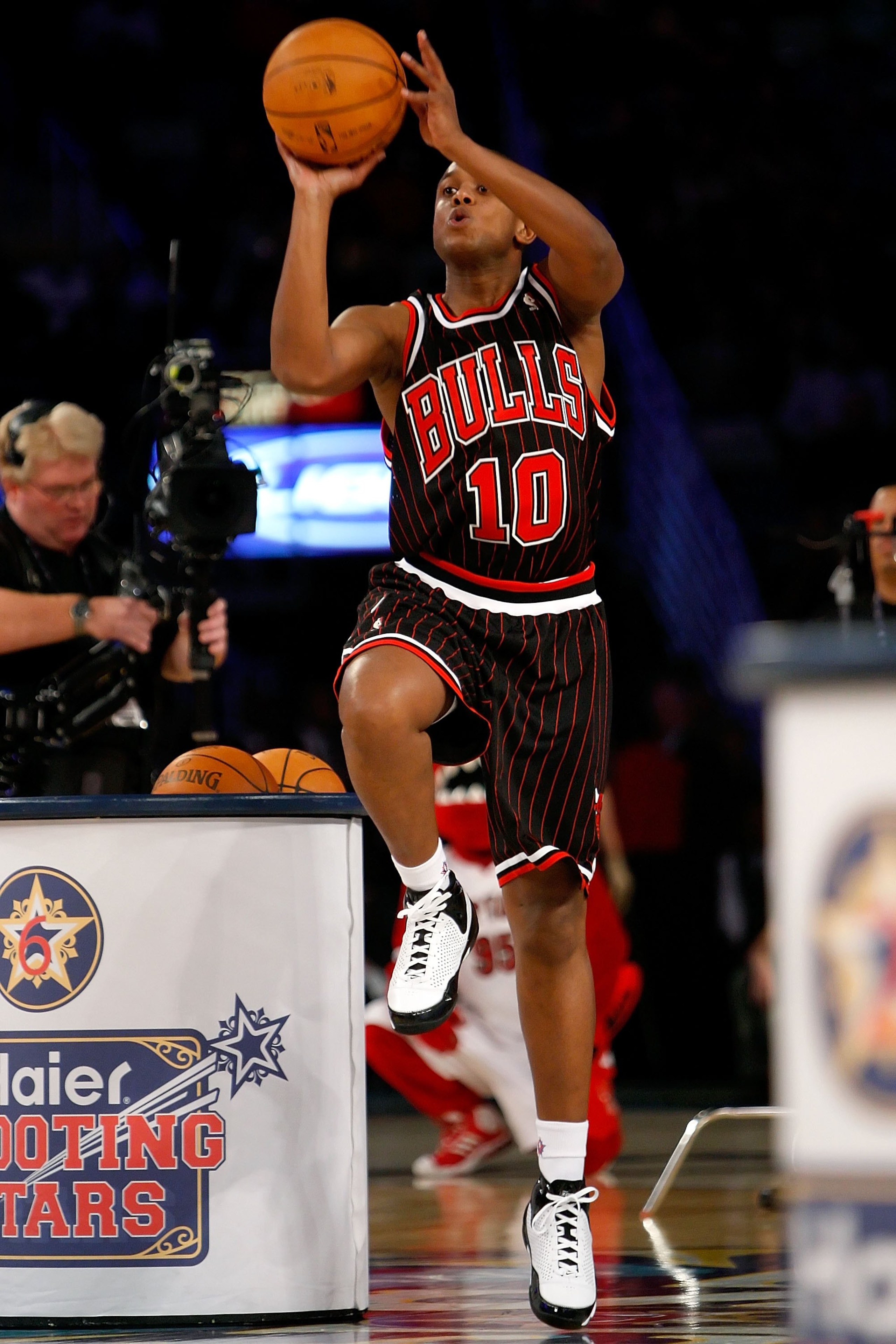 NEW ORLEANS - FEBRUARY 16:  NBA legend B.J. Armstrong participates in the Haier Shooting Stars competition, part of 2008 NBA All-Star Weekend at the New Orleans Arena on February 16, 2008 in New Orleans, Louisiana.  NOTE TO USER: User expressly acknowledg