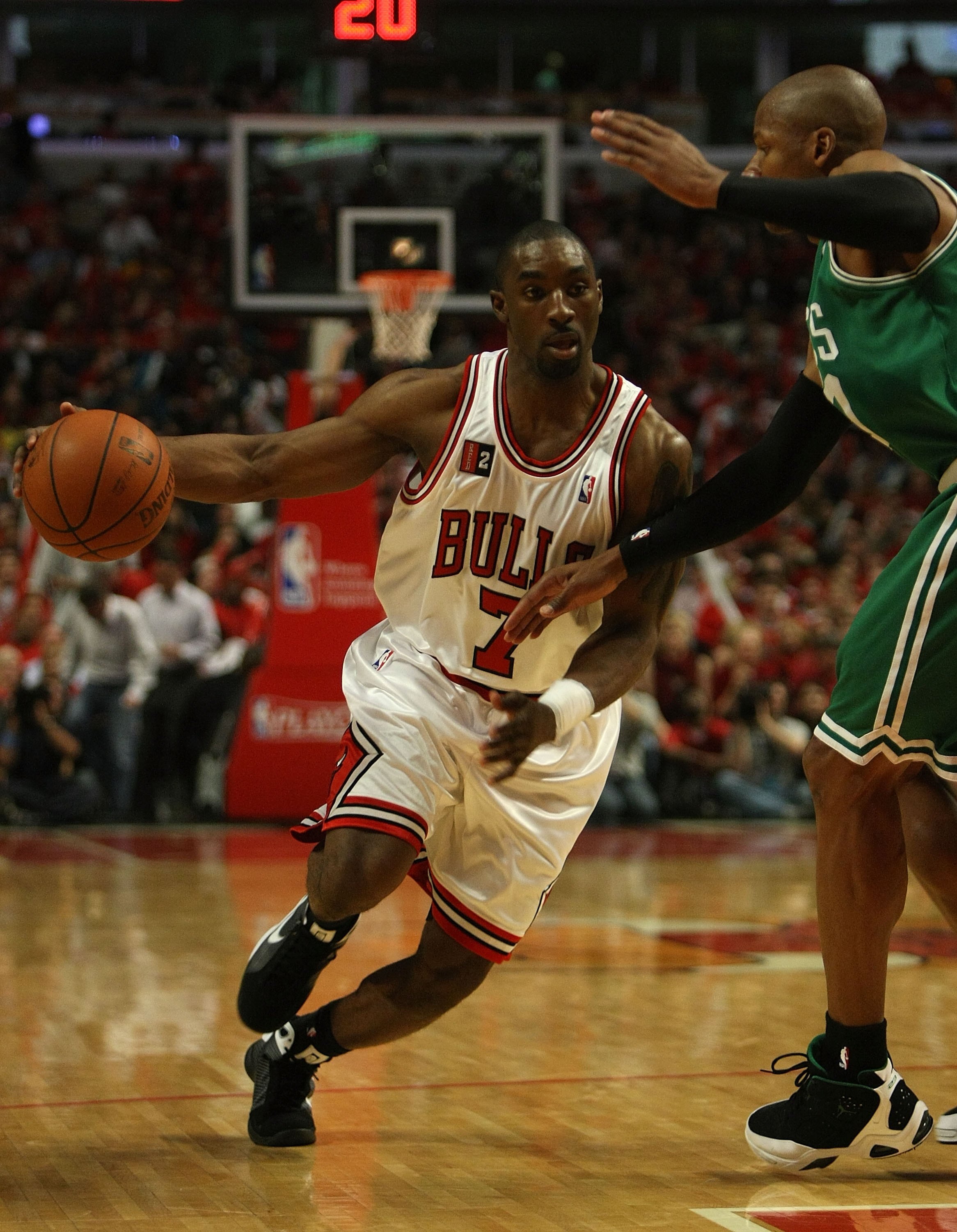 CHICAGO - APRIL 30: Ben Gordon #7 of the Chicago Bulls drives against Ray Allen #20 of the Boston Celtics in Game Six of the Eastern Conference Quarterfinals during the 2009 NBA Playoffs at the United Center on April 30, 2009 in Chicago, Illinois. The Bul