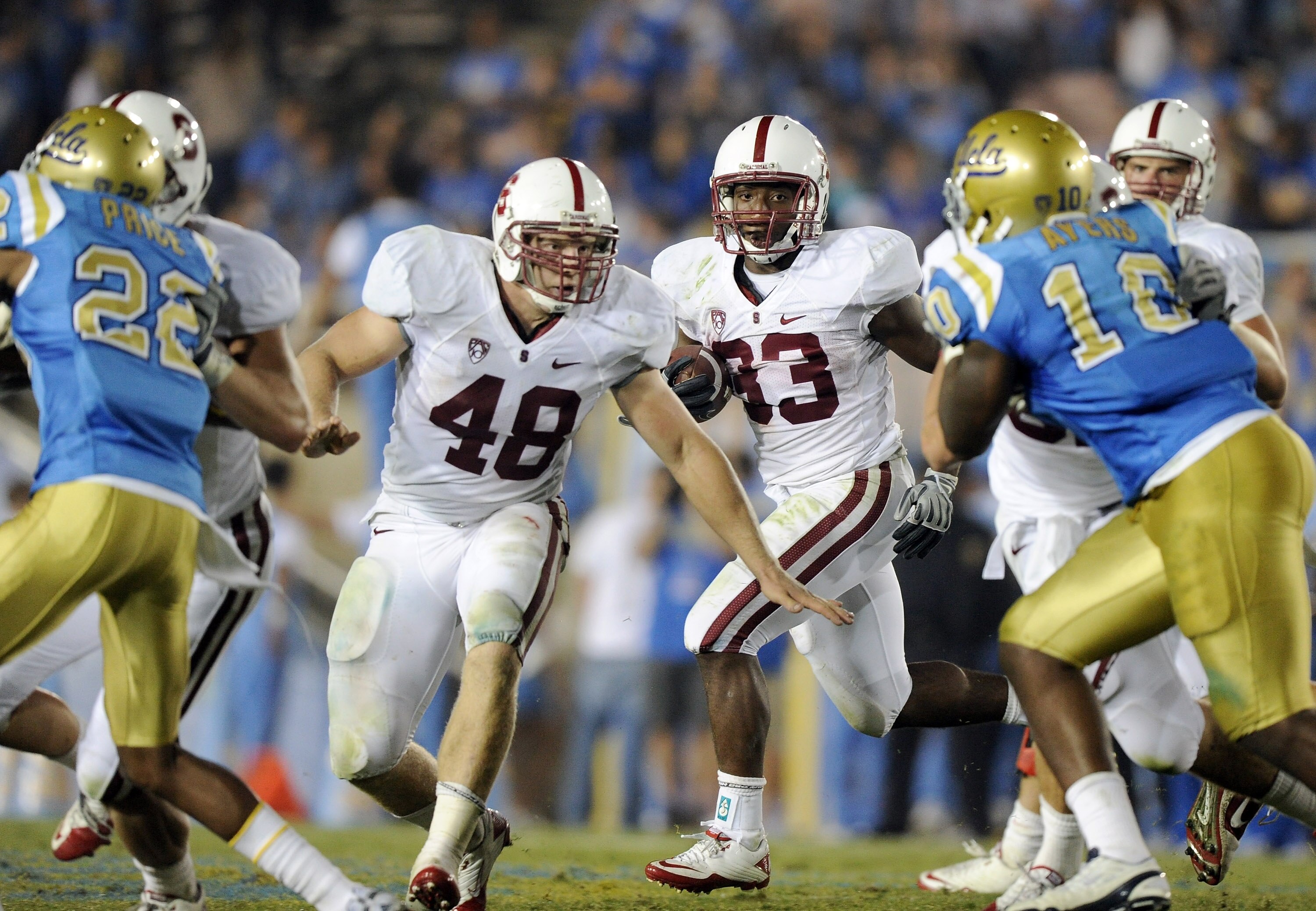 PASADENA, CA - SEPTEMBER 11:  Stepfan Taylor #33 of Stanford carries the ball against UCLA during the third quarter at Rose Bowl on September 11, 2010 in Pasadena, California.  (Photo by Harry How/Getty Images)
