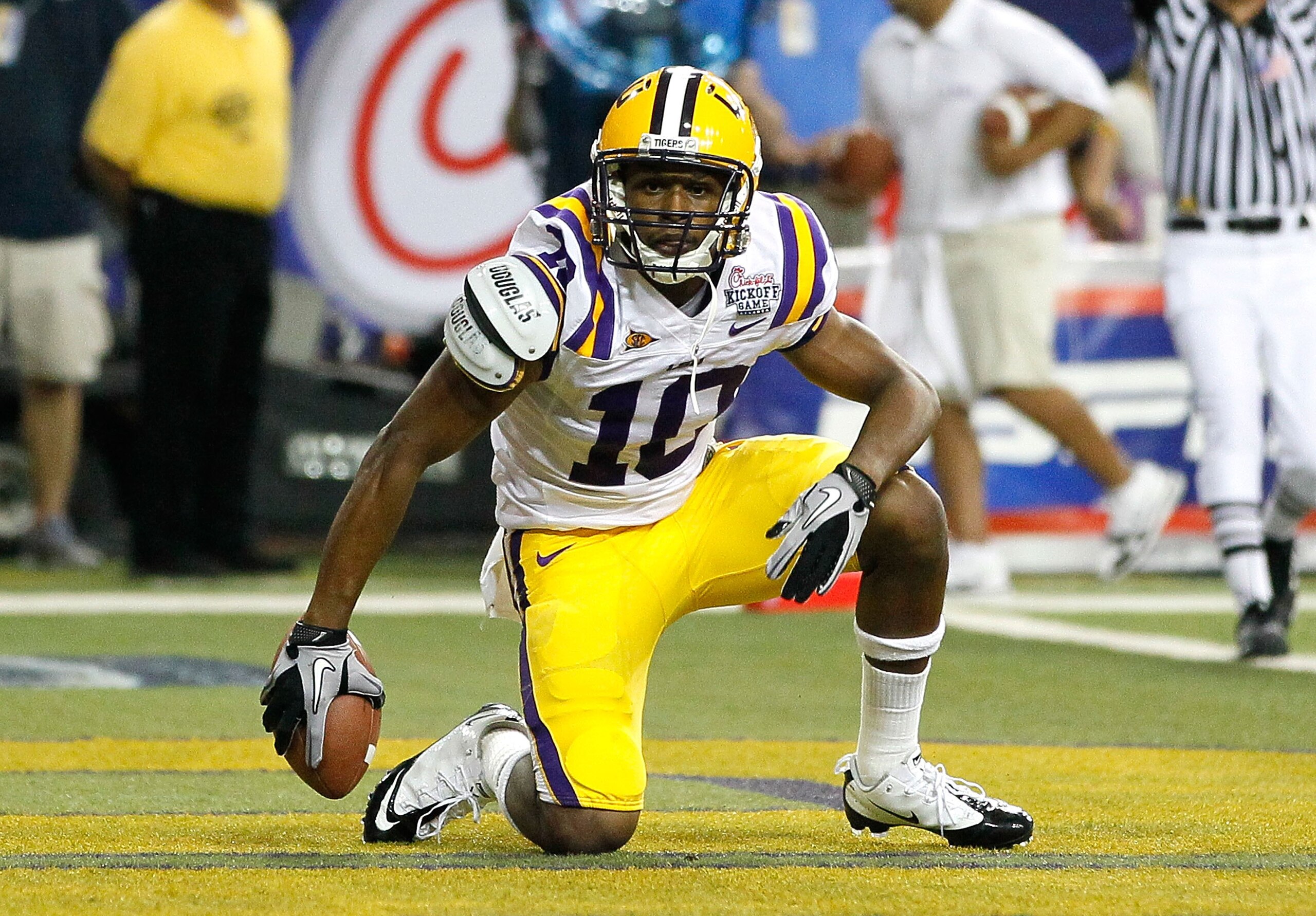 ATLANTA - SEPTEMBER 04:  Russell Shepard #10 of the LSU Tigers against of the North Carolina Tar Heels during the Chick-fil-A Kickoff Game at Georgia Dome on September 4, 2010 in Atlanta, Georgia.  (Photo by Kevin C. Cox/Getty Images)
