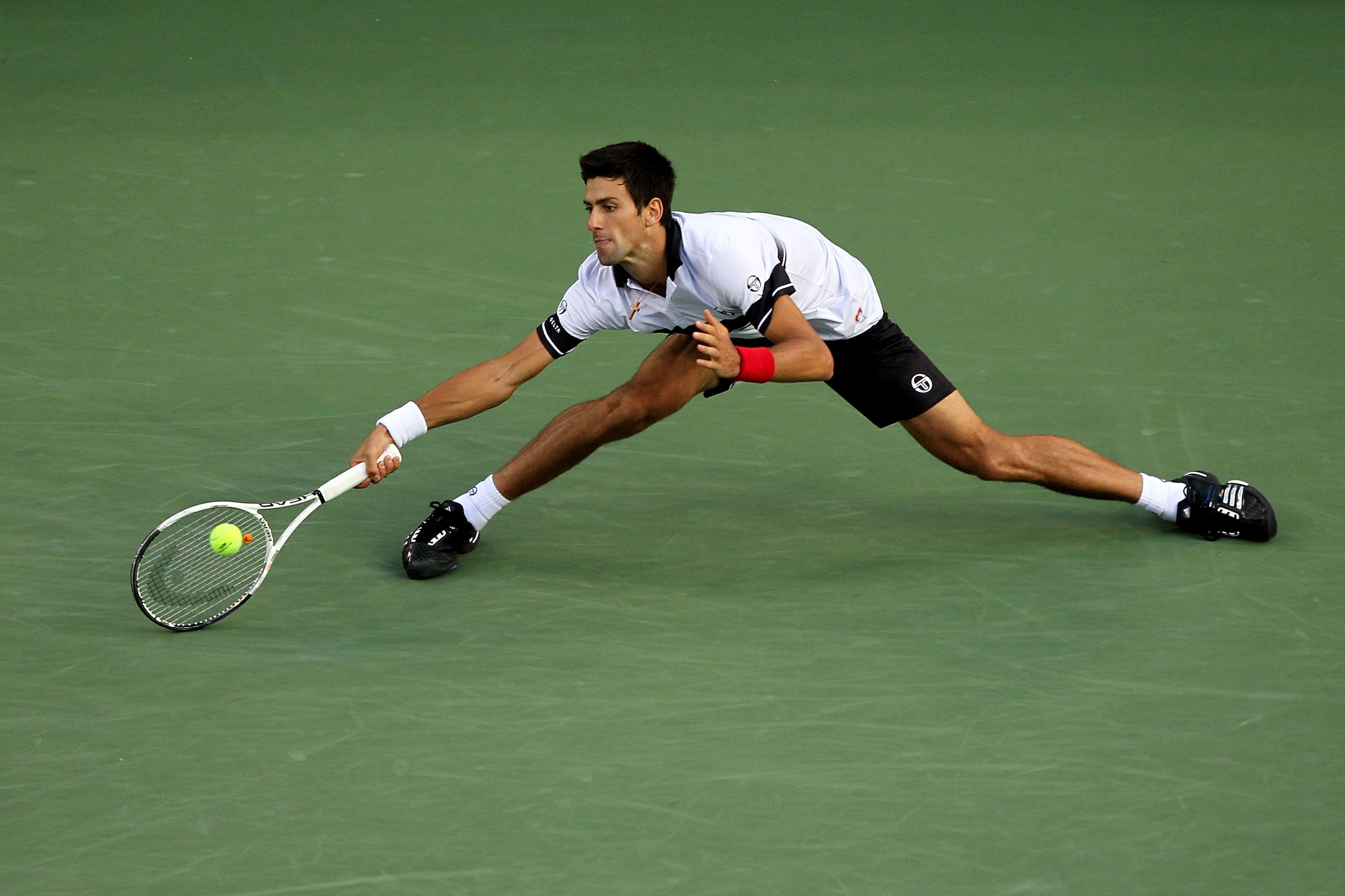 NEW YORK - SEPTEMBER 11: Novak Djokovic of Serbia returns a shot against Roger Federer of Switzerland during his men's singles semifinal match on day thirteen of the 2010 U.S. Open at the USTA Billie Jean King National Tennis Center on September 11, 2010 NEW YORK - SEPTEMBER 11: Novak Djokovic of Serbia returns a shot against Roger Federer of Switzerland during his men's singles semifinal match on day thirteen of the 2010 U.S. Open at the USTA Billie Jean King National Tennis Center on September 11, 2010