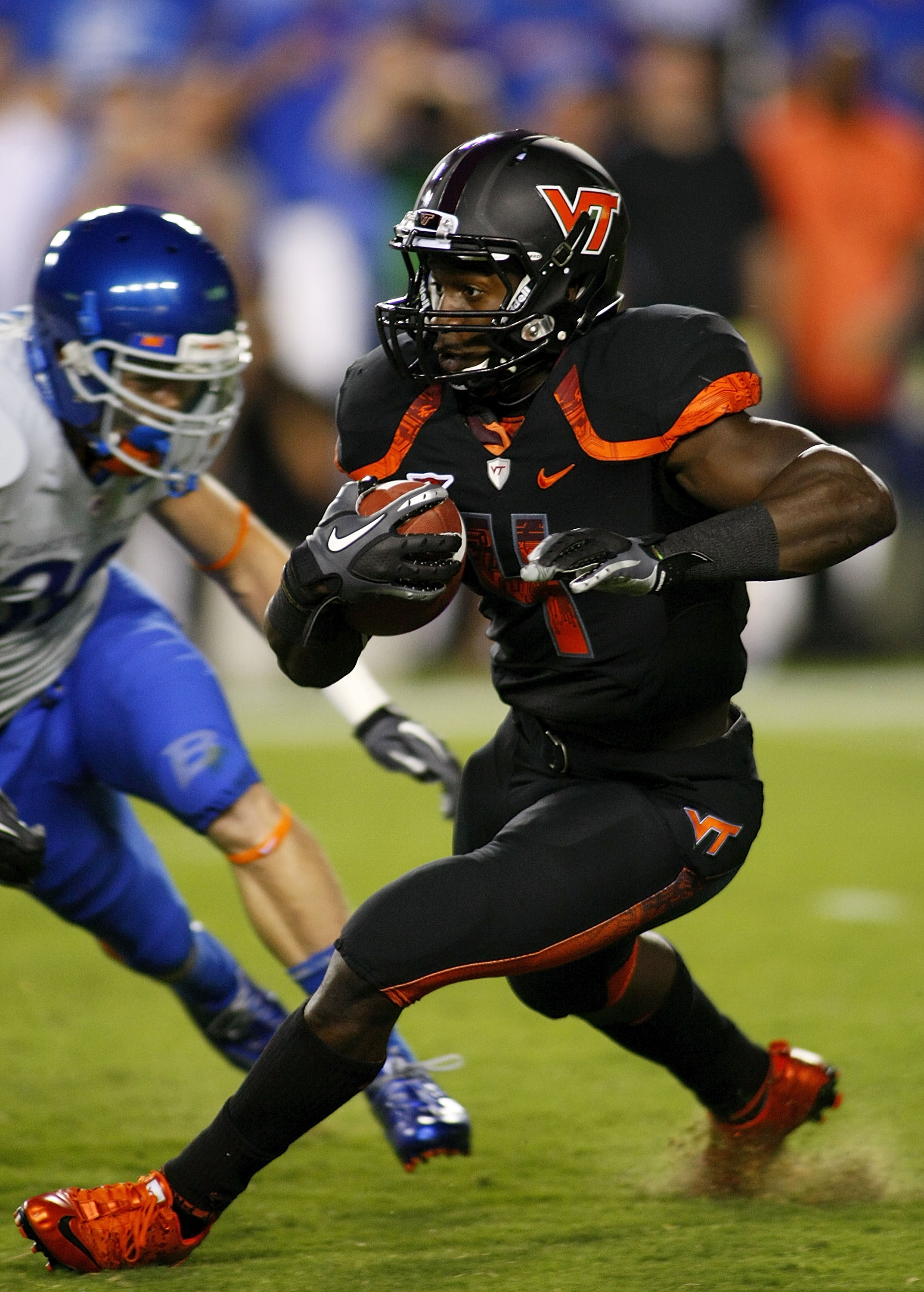 LANDOVER, MD - SEPTEMBER 06:  Tail back David Wilson #4 of the Virginia Tech Hokies returns a kickoff against the Boise State Broncos at FedExField on September 6, 2010 in Landover, Maryland.  (Photo by Geoff Burke/Getty Images)