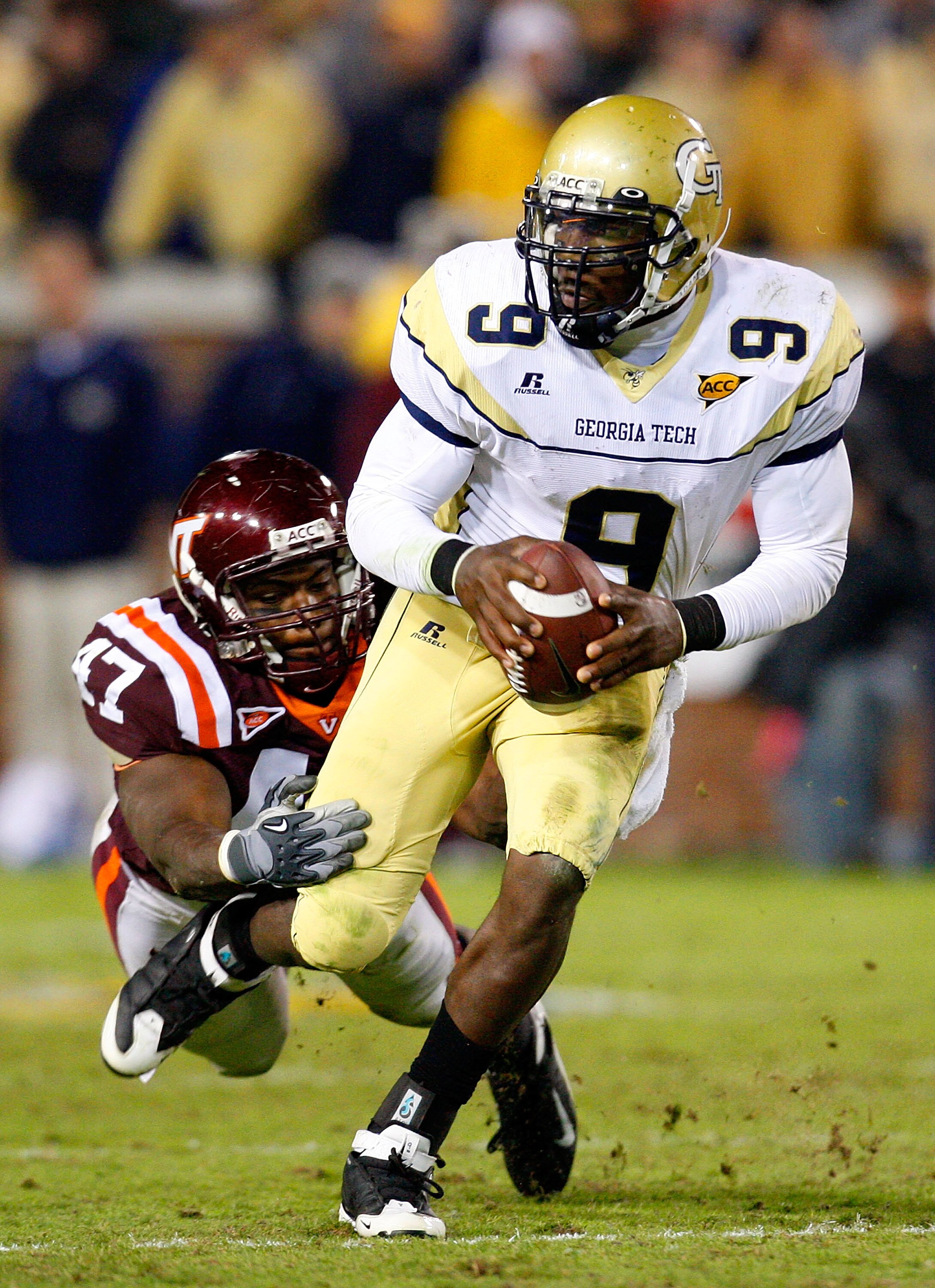 ATLANTA - OCTOBER 17:  Quarterback Josh Nesbitt #9 of the Georgia Tech Yellow Jackets rushes upfield away from Nekos Brown #47 of the Virginia Tech Hokies at Bobby Dodd Stadium on October 17, 2009 in Atlanta, Georgia.  (Photo by Kevin C. Cox/Getty Images)