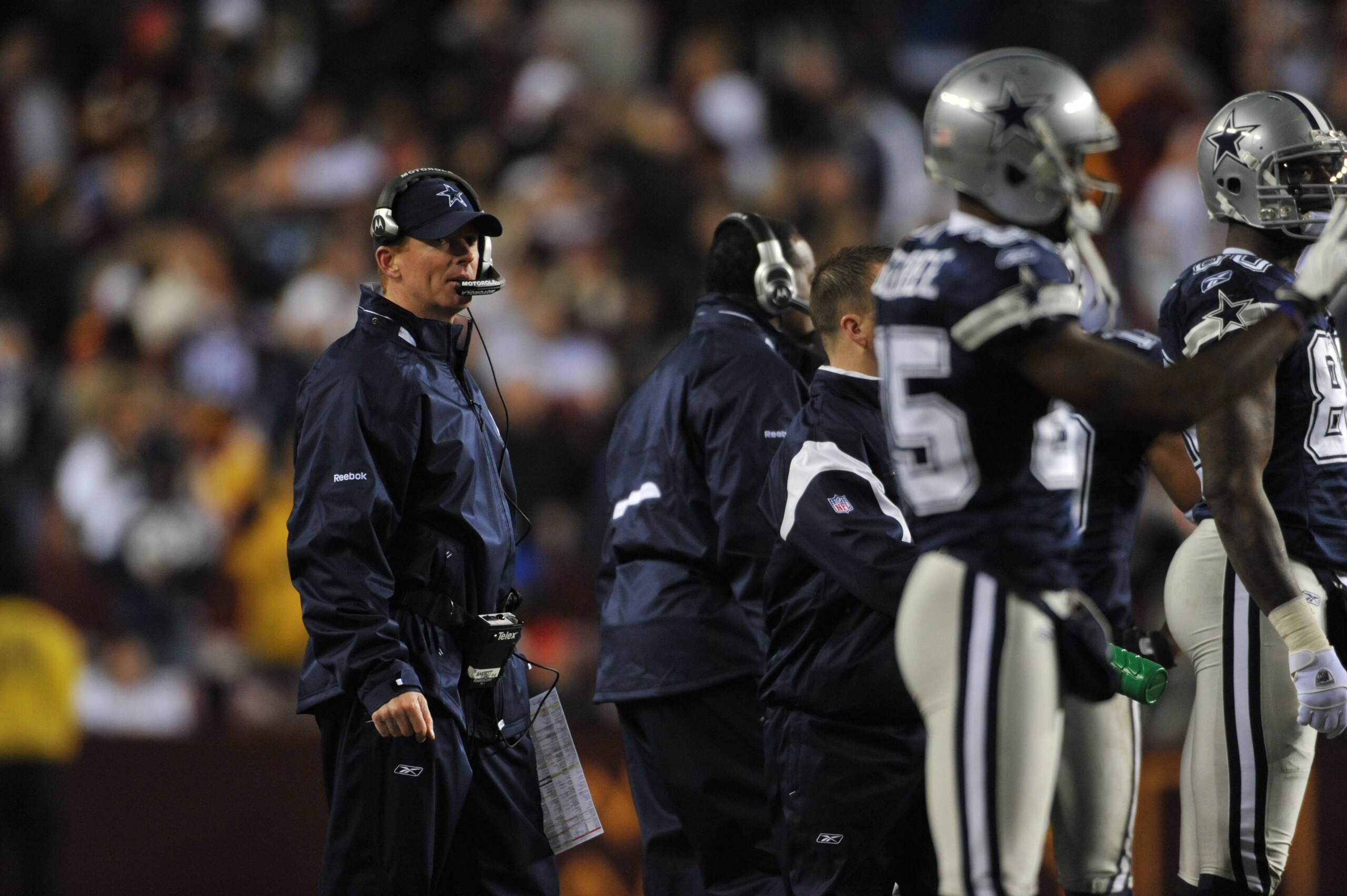 LANDOVER, MD - DECEMBER 27:  Assistant head coach Jason Garrett of the Dallas Cowboys coaches against the Washington Redskins at FedExField on December 27, 2009 in Landover, Maryland. The Cowboys defeated the Redskins 17-0. (Photo by Larry French/Getty Im
