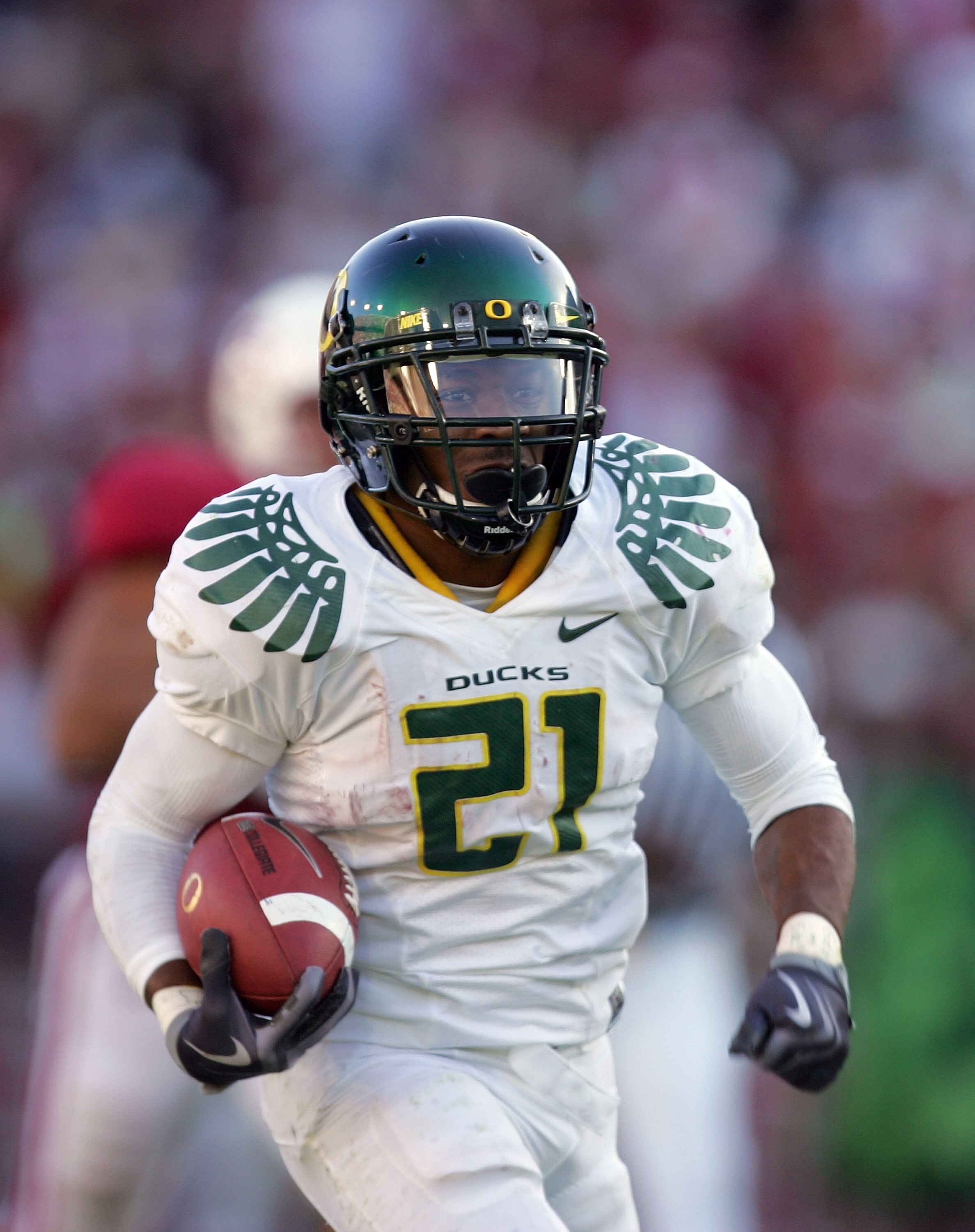PALO ALTO, CA - NOVEMBER 07:  LaMichael James #21 of the Oregon Ducks in action during their game against the Stanford Cardinal at Stanford Stadium on November 7, 2009 in Palo Alto, California.  (Photo by Ezra Shaw/Getty Images)