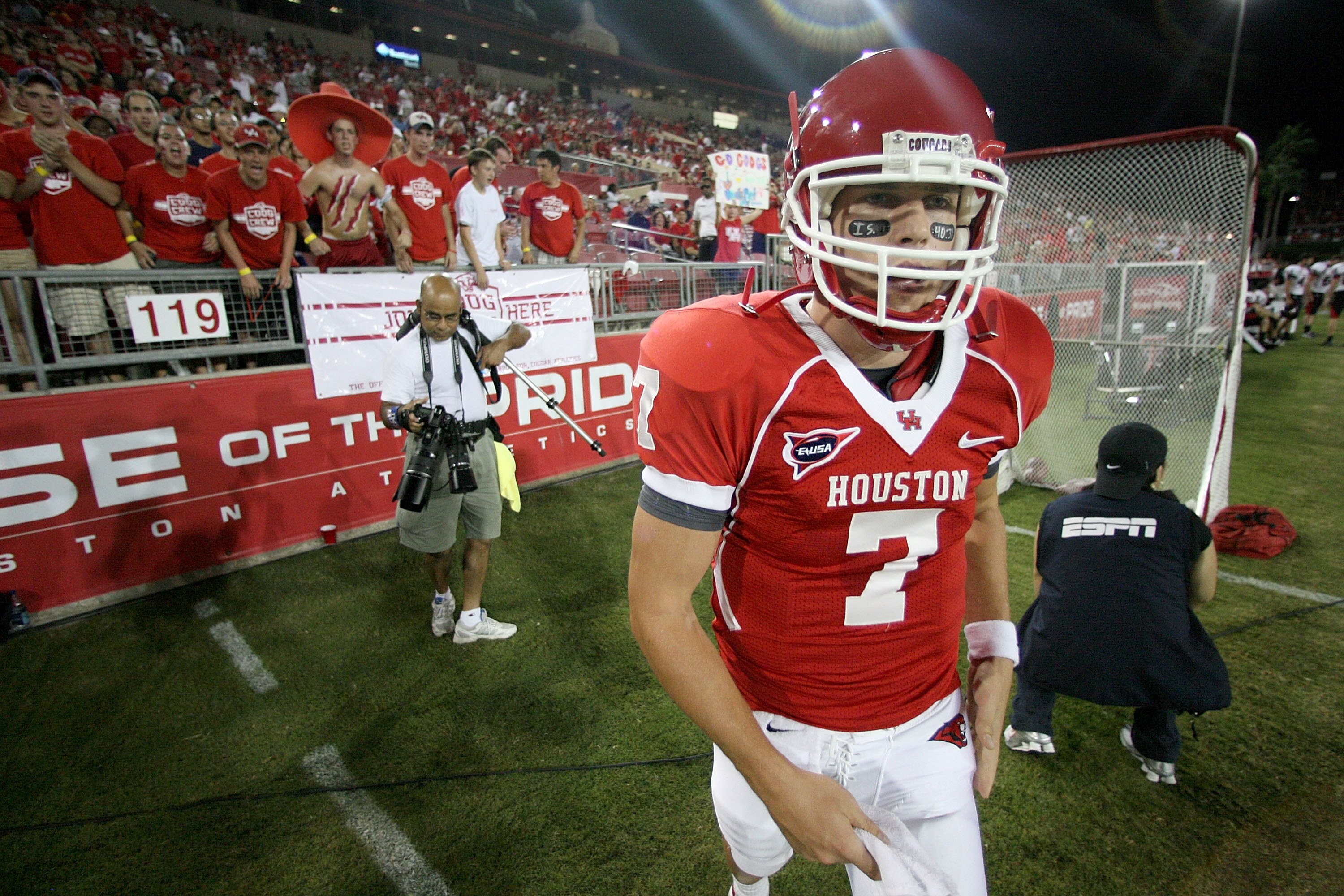 HOUSTON - SEPTEMBER 26:  Quarterback Case Keenum #7 of the Houston Cougars walks on the files before playing against the Texas Tech Red Raiders at Robertson Stadium on September 26, 2009 in Houston, Texas.  (Photo by Thomas B. Shea/Getty Images)