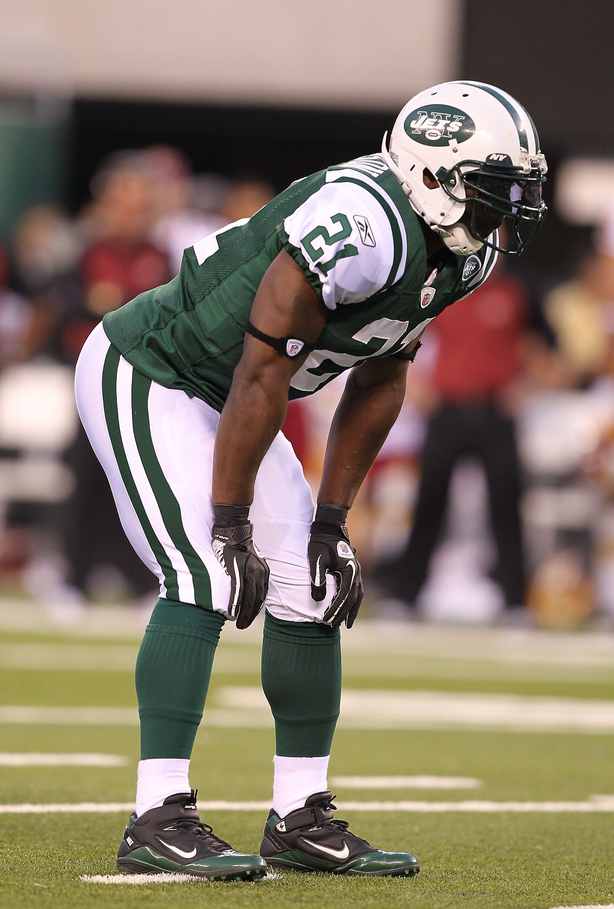 EAST RUTHERFORD, NJ - AUGUST 27:  LaDainian Tomlinson #21 of the New York Jets in action against the Washington Redskins  during their preseason game on August 27, 2010 at the New Meadowlands Stadium  in East Rutherford, New Jersey.  (Photo by Al Bello/Ge