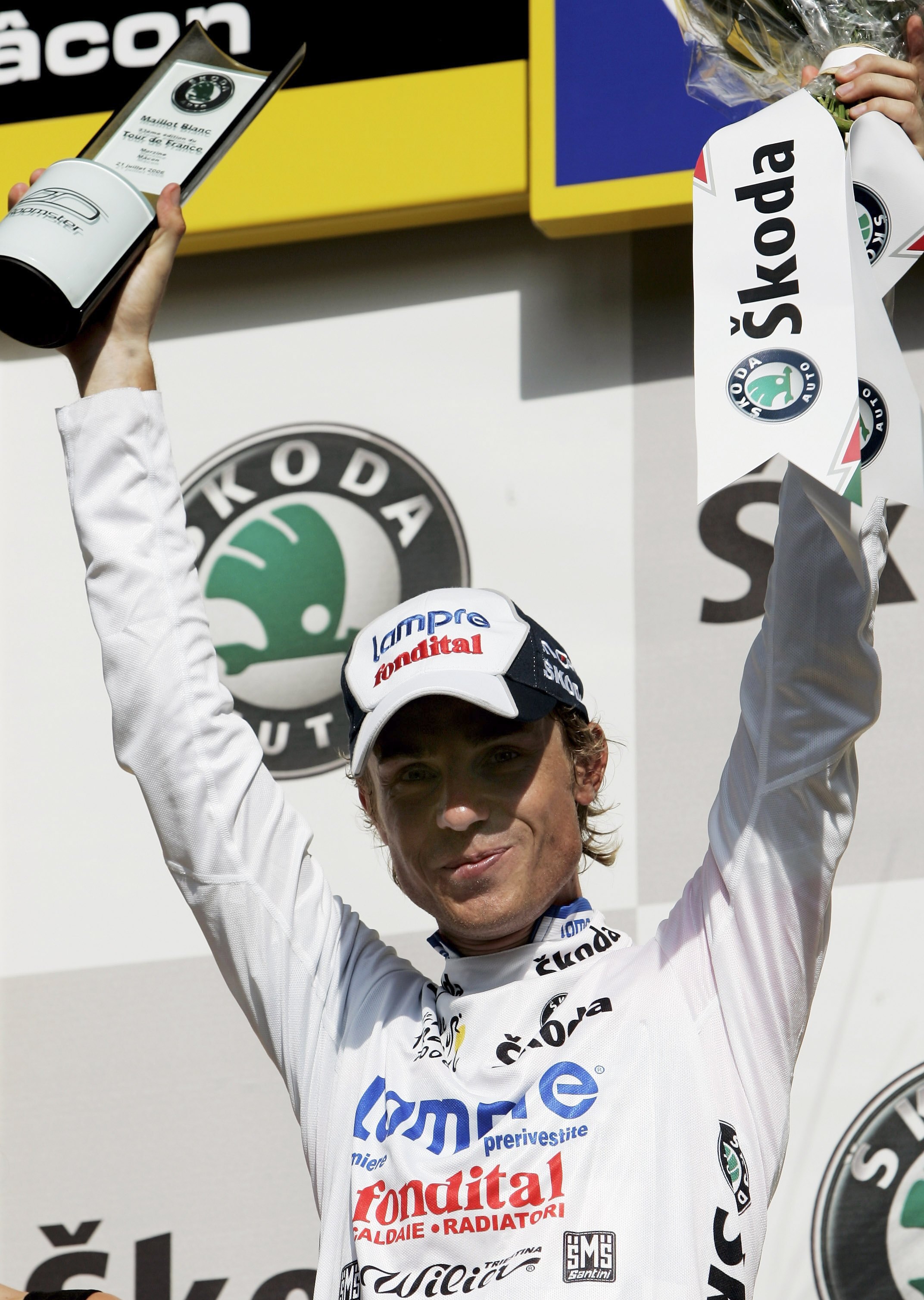 MACON, FRANCE - JULY 21: Damiano Cunego of Italy and Lampre celebrates retaining his young riders' white jersey after stage 18 of the 93rd Tour de France between Morzine-Avoriaz and Macon on July 21, 2006 in Macon, France. (Photo by Bryn Lennon/Getty I MACON, FRANCE - JULY 21: Damiano Cunego of Italy and Lampre celebrates retaining his young riders' white jersey after stage 18 of the 93rd Tour de France between Morzine-Avoriaz and Macon on July 21, 2006 in Macon, France. (Photo by Bryn Lennon/Getty I