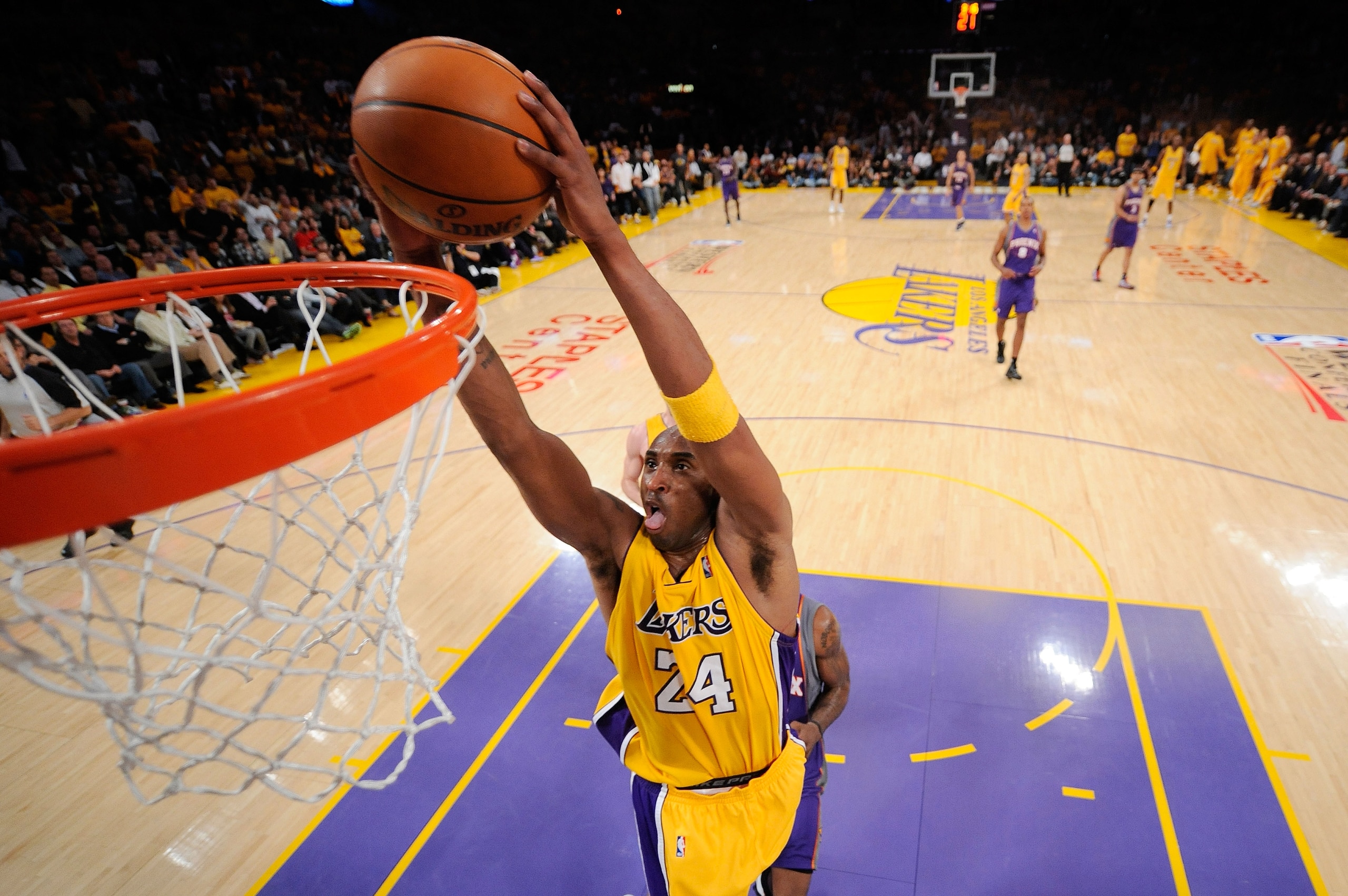 LOS ANGELES, CA - MAY 17:  Guard Kobe Bryant #24 of the Los Angeles Lakers dunks the ball against the Phoenix Suns in Game One of the Western Conference Finals during the 2010 NBA Playoffs at Staples Center on May 17, 2010 in Los Angeles, California. NOTE