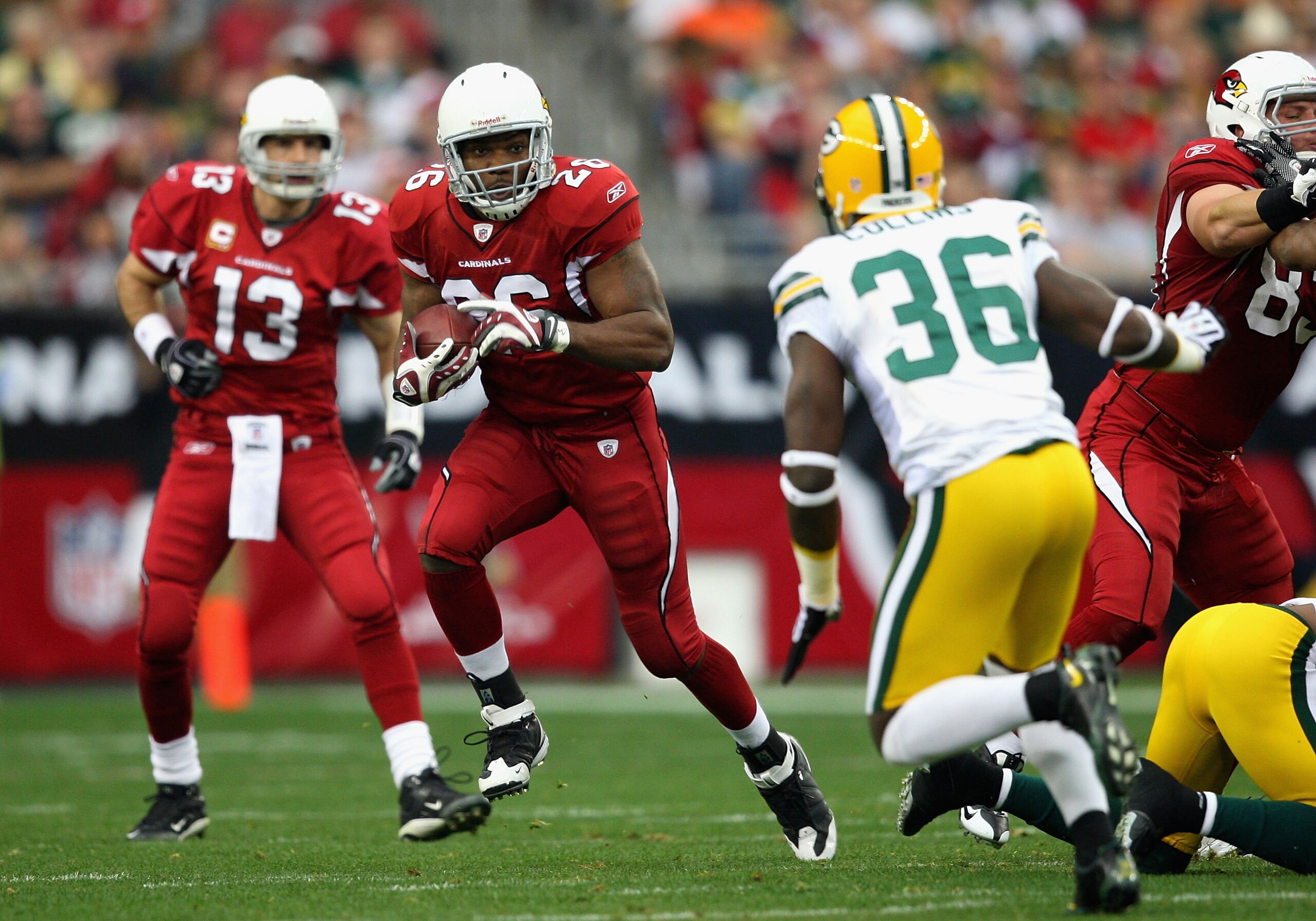 GLENDALE, AZ - JANUARY 03:  Beanie Wells #26 of the Arizona Cardinals runs the ball against the Green Bay Packers in the first half at the Universtity of Phoenix Stadium on January 3, 2010 in Glendale, Arizona.  (Photo by Christian Petersen/Getty Images)