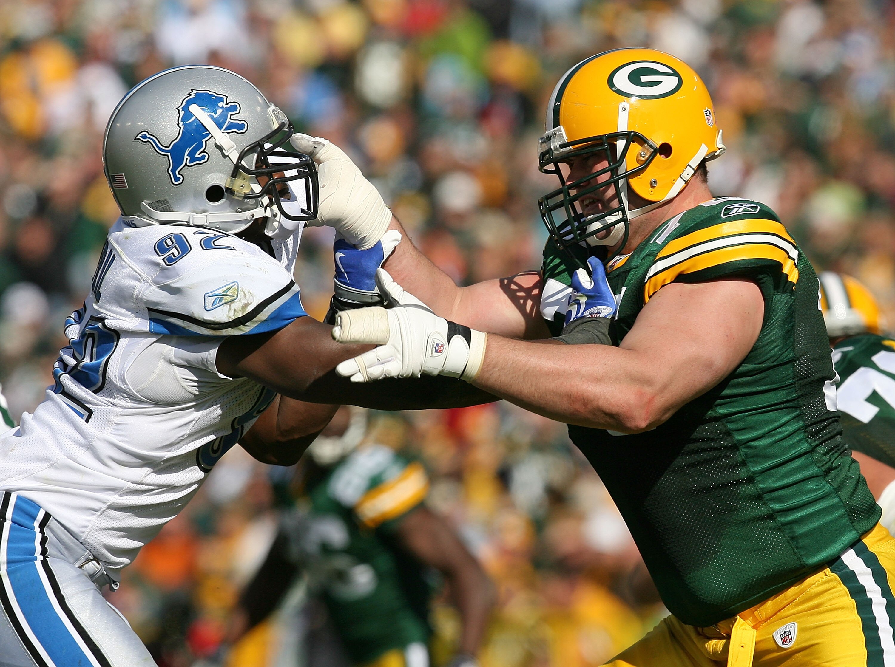 GREEN BAY, WI - OCTOBER 18:  Chad Clifton #76 of the Green Bay Packers blocks Cliff Avril #92 of the Detroit Lions at Lambeau Field on October 18, 2009 in Green Bay, Wisconsin. The Packers defeated the Lions 26-0. (Photo by Jonathan Daniel/Getty Images)