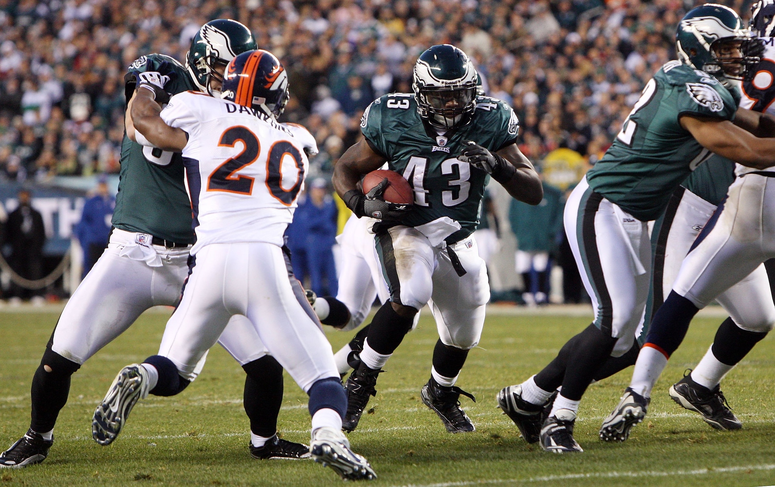 PHILADELPHIA - DECEMBER 27:  Leonard Weaver #43 of the Philadelphia Eagles runs the ball against the Denver Broncos on December 27, 2009 at Lincoln Financial Field in Philadelphia, Pennsylvania. The Eagles defeated the Broncos 30-27.  (Photo by Jim McIsaa