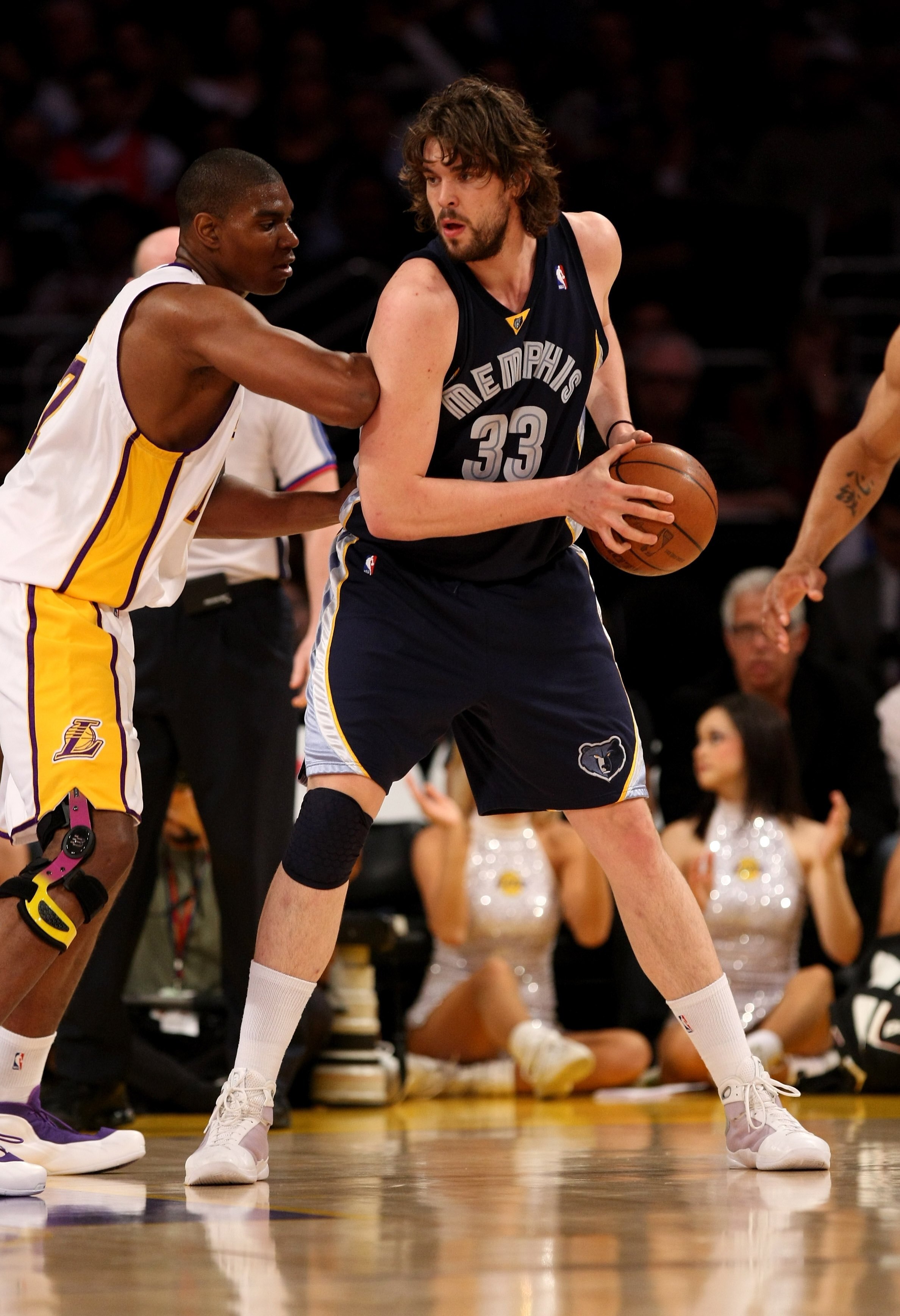 LOS ANGELES, CA - APRIL 12:  Marc Gasol #33 of the Memphis Grizzlies controls the ball against Andrew Bynum #17 of the Los Angeles Lakers on April 12, 2009 at Staples Center in Los Angeles, California.   NOTE TO USER: User expressly acknowledges and agree