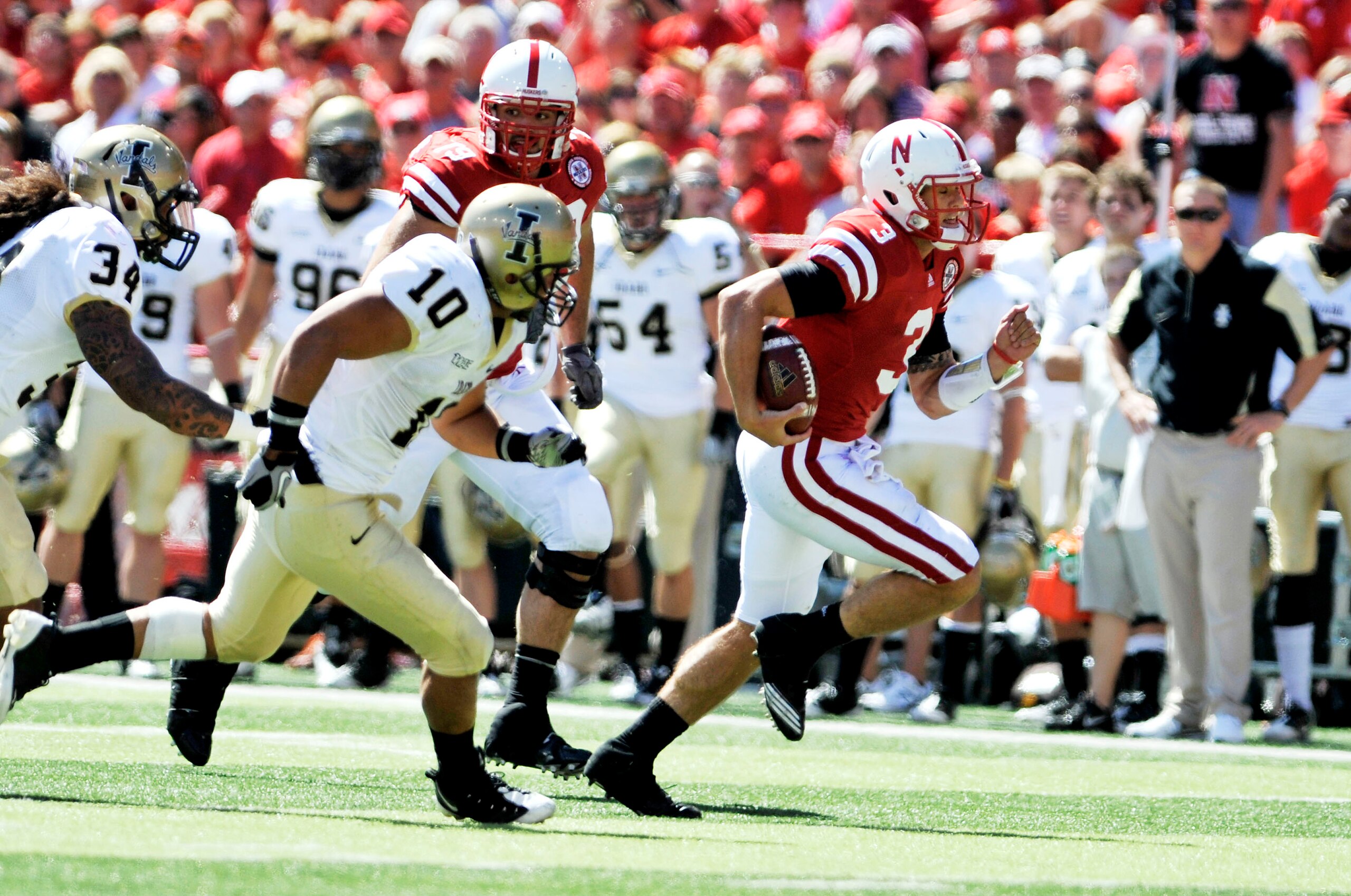 LINCOLN, NE - SEPTEMBER 11: Nebraska Cornhuskers quarterback Taylor Martinez #3 runs for a touchdown during second half action of their game at Memorial Stadium on September 4, 2010 in Lincoln, Nebraska. Nebraska Defeated Idaho 38-17. (Photo by Eric Franc