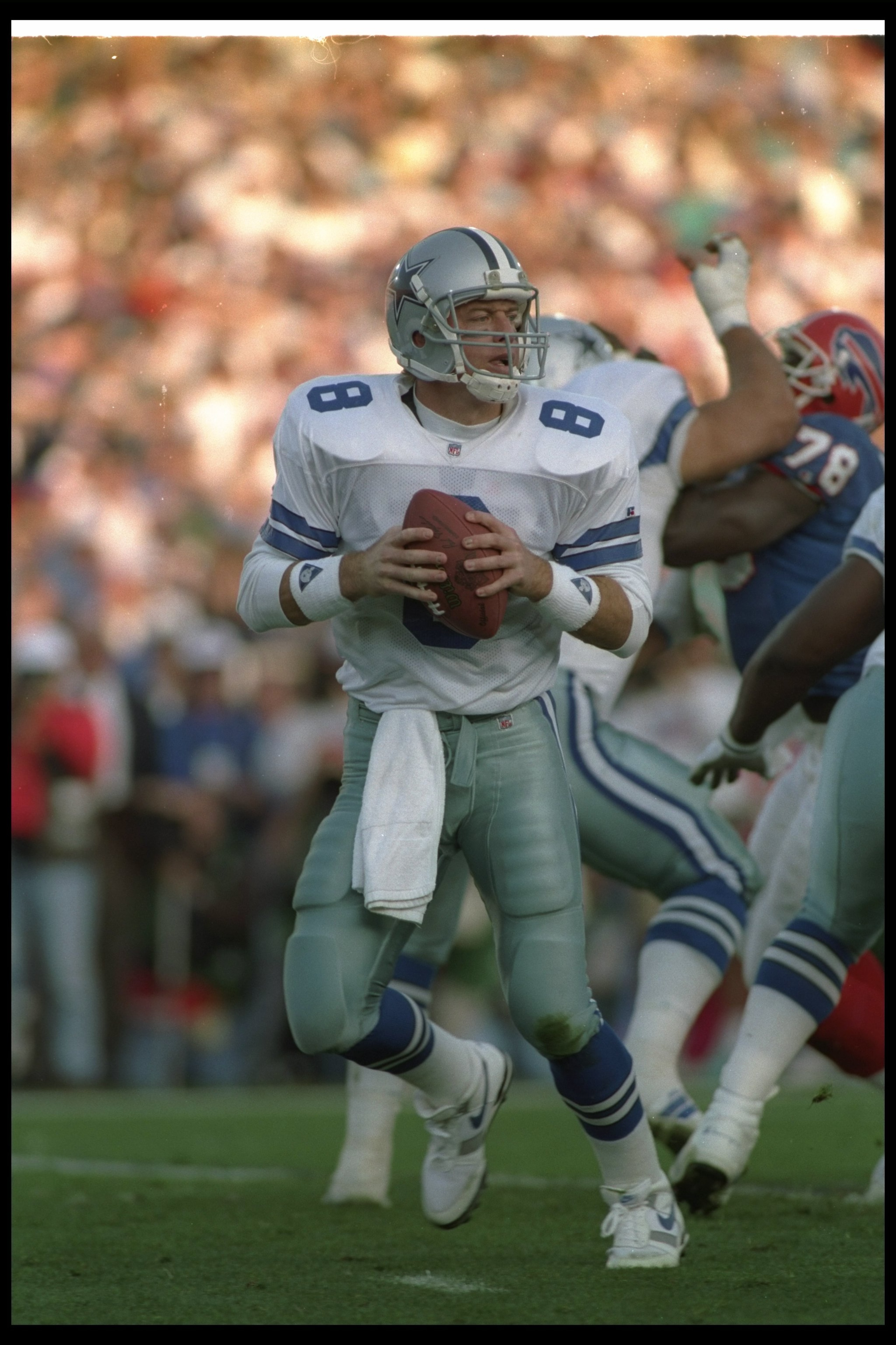 31 Jan 1993: Quarterback Troy Aikman of the Dallas Cowboys looks to pass against the Buffalo Bills during Super Bowl XXVII at the Rose Bowl in Pasadena, California. The Cowboys won the game, 52-17.