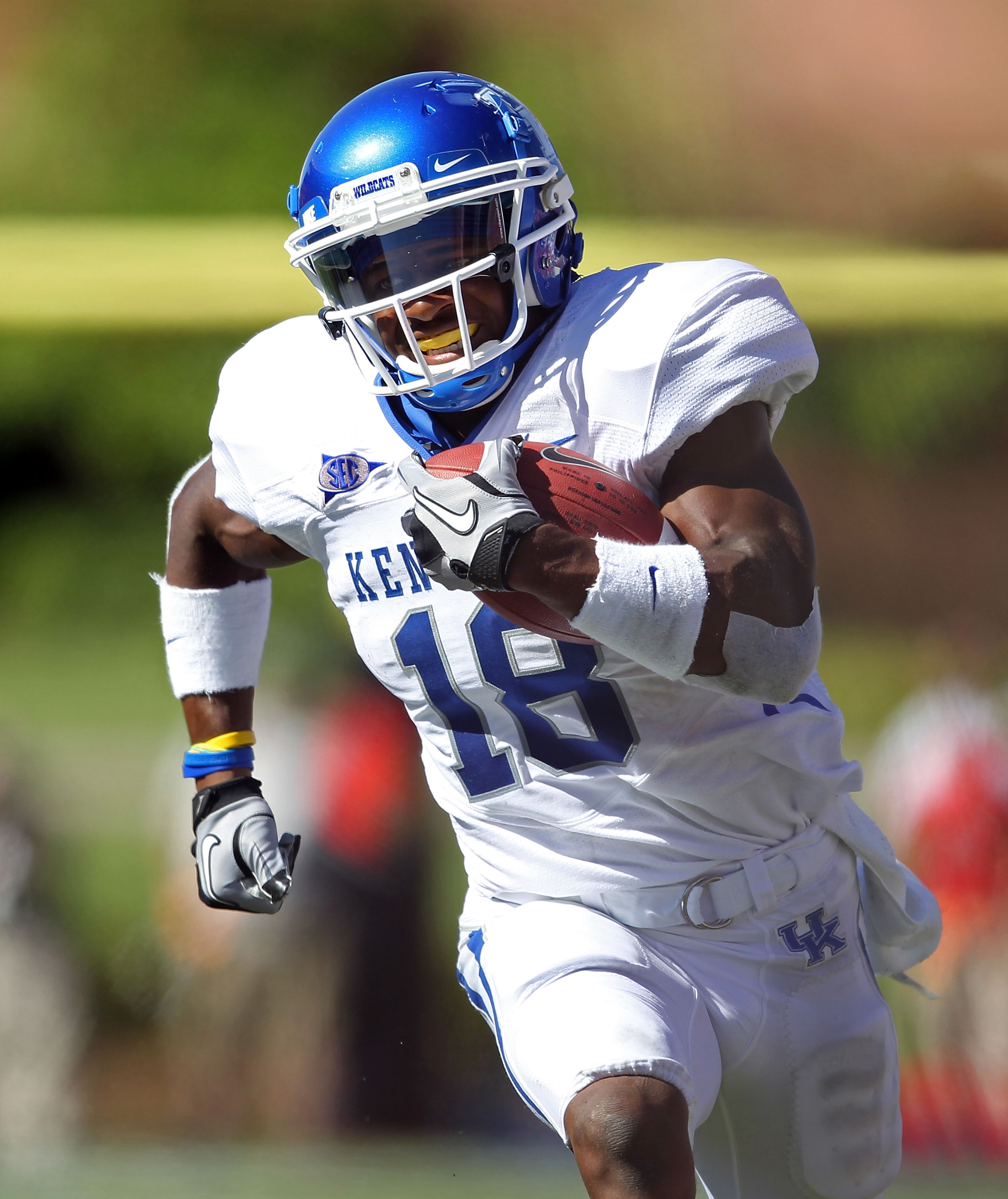 LOUISVILLE, KY - SEPTEMBER 04:  Randall Cobb #18 of the Kentucky Wildcats runs for a touchdown during the game against the Louisville Cardinals at Papa John's Cardinal Stadium on September 4, 2010 in Louisville, Kentucky.  (Photo by Andy Lyons/Getty Image