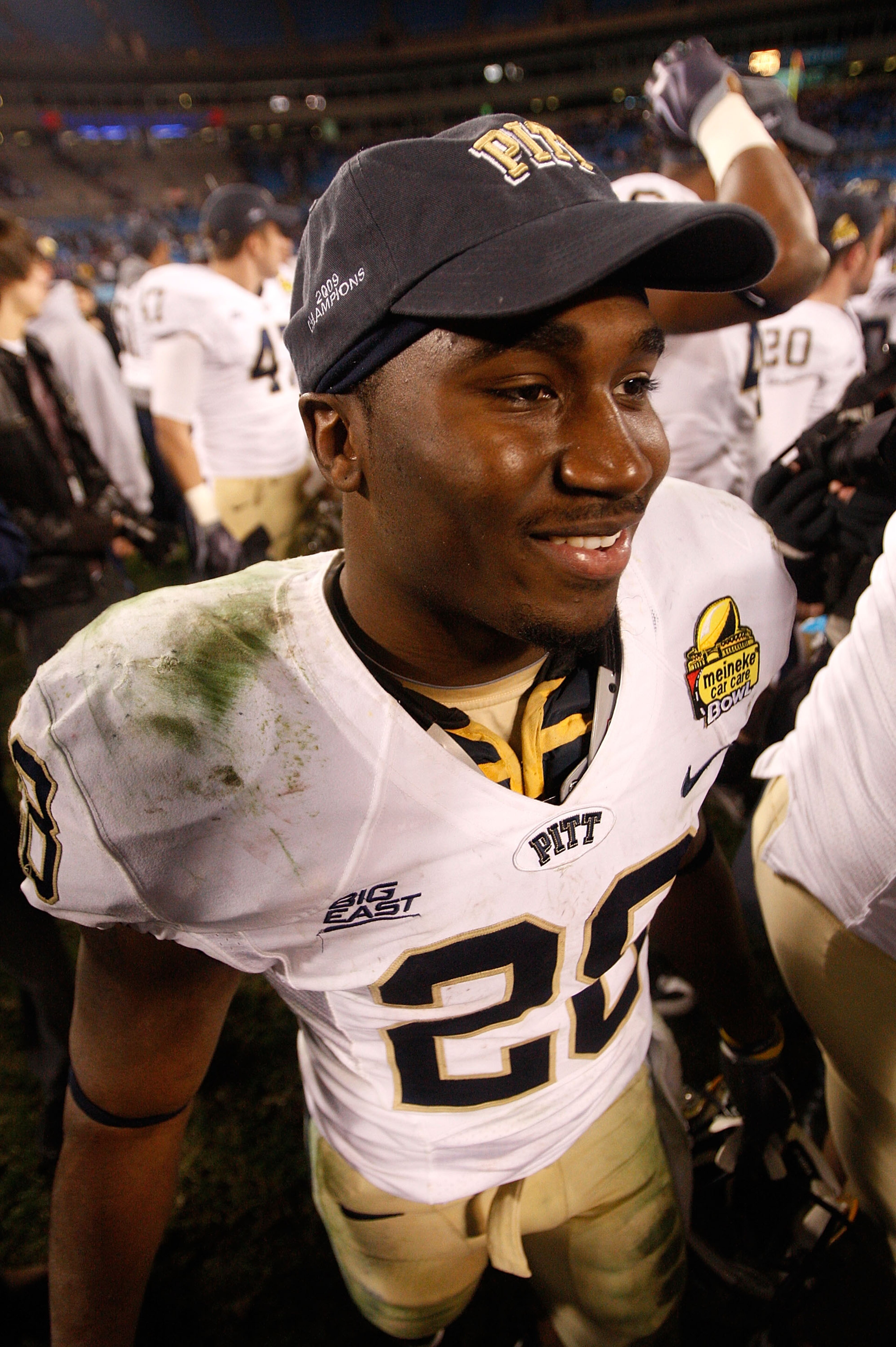 CHARLOTTE, NC - DECEMBER 26:  Dion Lewis #28 of the Pittsburgh Panthers celebrates with teammates after a 19-17 victory over the North Carolina Tar Heels during their game on December 26, 2009 in Charlotte, North Carolina.  (Photo by Streeter Lecka/Getty