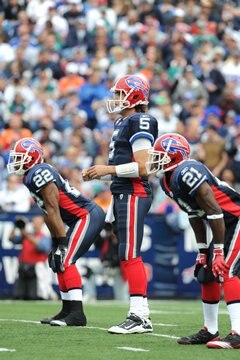 Edwards is flanked by Spiller and Jackson Edwards is flanked by Spiller and Jackson