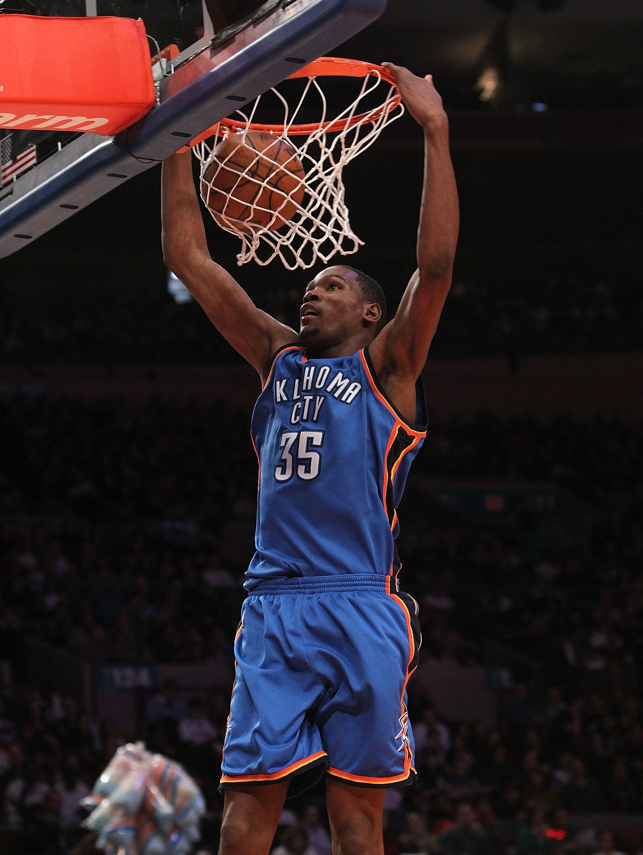 NEW YORK - FEBRUARY 20:  Kevin Durant #35 of the Oklahoma City Thunder goes to the basket against the New York Knicks at Madison Square Garden on February 20, 2010 in New York, New York. NOTE TO USER: User expressly acknowledges and agrees that, by downlo