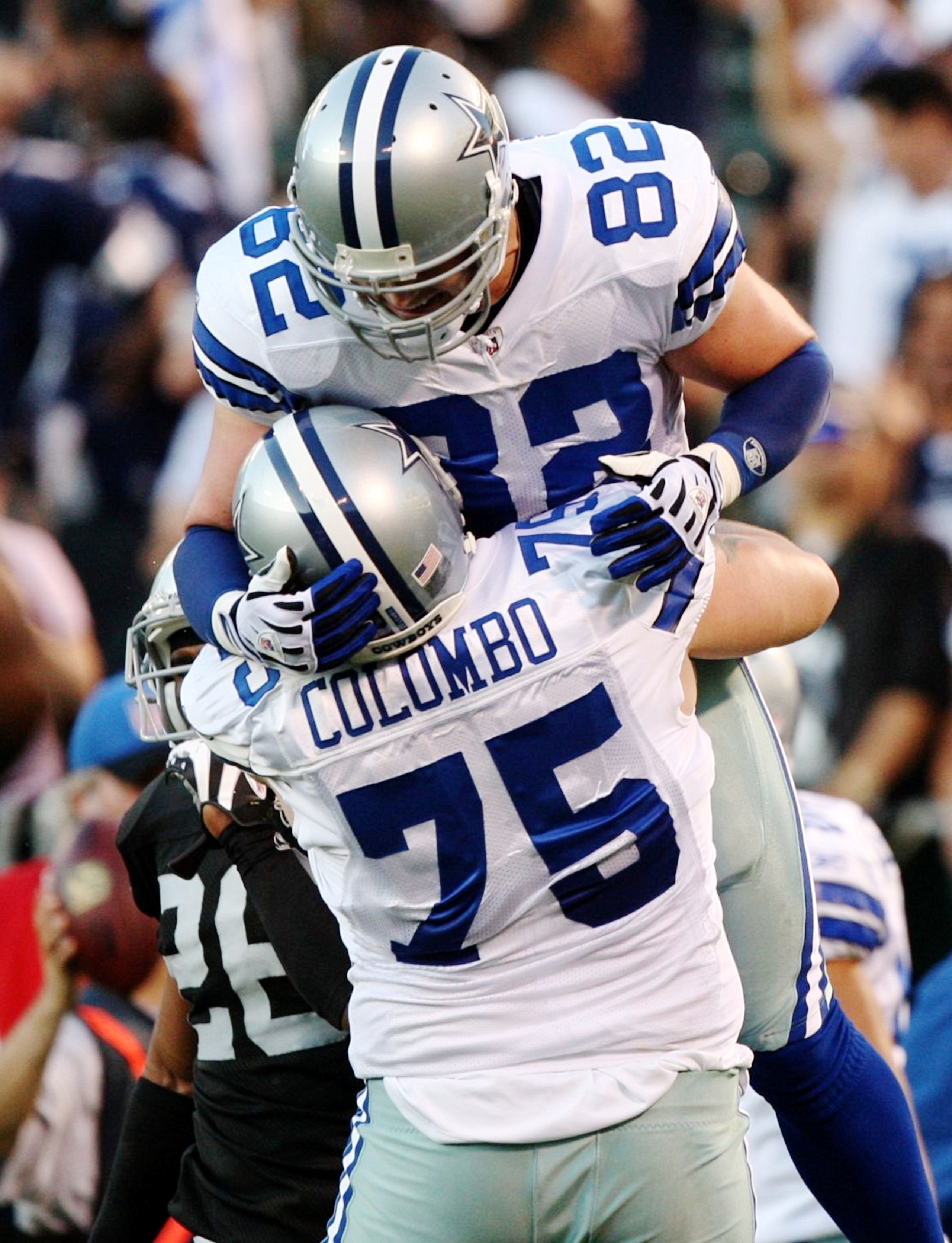 OAKLAND, CA - AUGUST 13:  Tight end Jason Witten #82 of the Dallas Cowboys celebrates his eight-yard touchdown catch with teammate Marc Colombo #75 in the first quarter against the Oakland Raiders during the preseason game at Oakland-Alameda County Colise