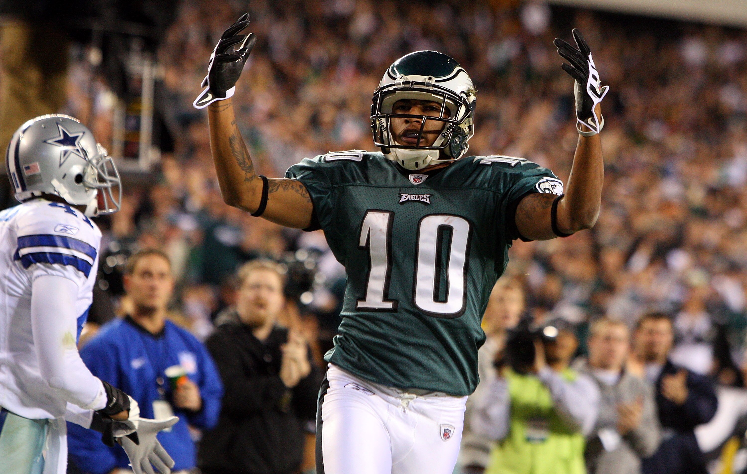 PHILADELPHIA - DECEMBER 28:  DeSean Jackson #10 of the Philadelphia Eagles celebrates after a long reception against the Dallas Cowboys on December 28, 2008 at Lincoln Financial Field in Philadelphia, Pennsylvania.  (Photo by Jim McIsaac/Getty Images)