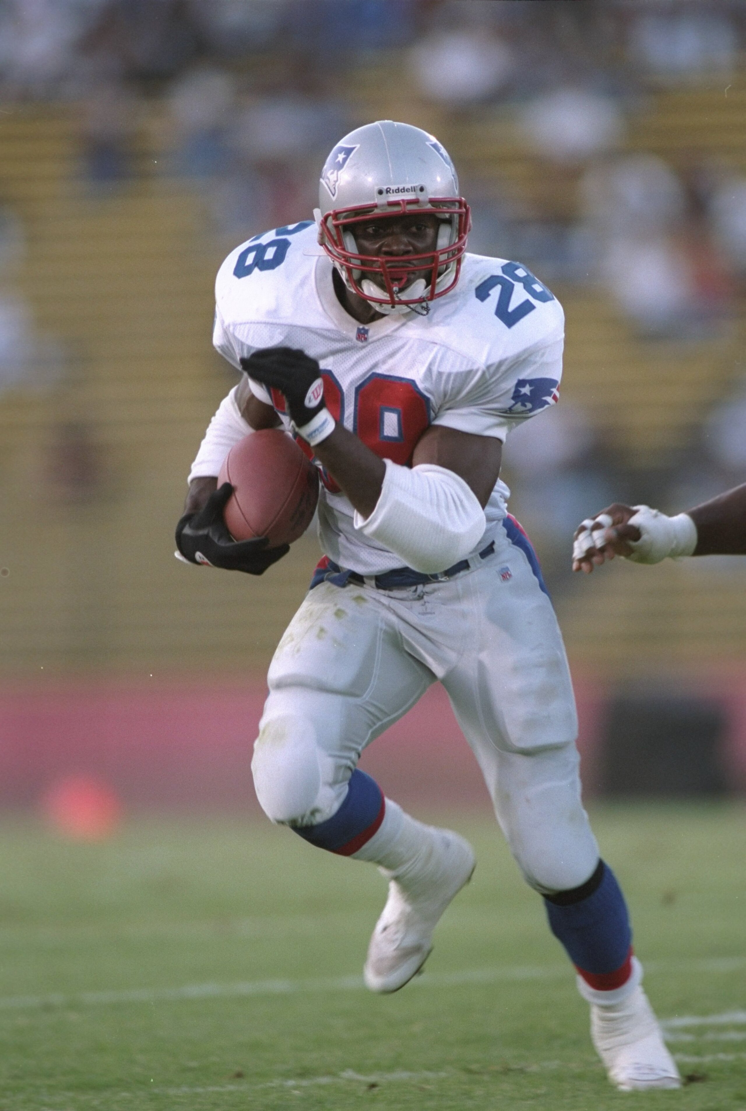 25 Aug 1995:  Running back Curtis Martin of the New England Patriots looks up field as he makes a cut to the outside to avoid pursuing defenders from the Oakland Raiders during a carry in the Patriots 32-27 loss to the Raiders at Stanford Stadium in Palo