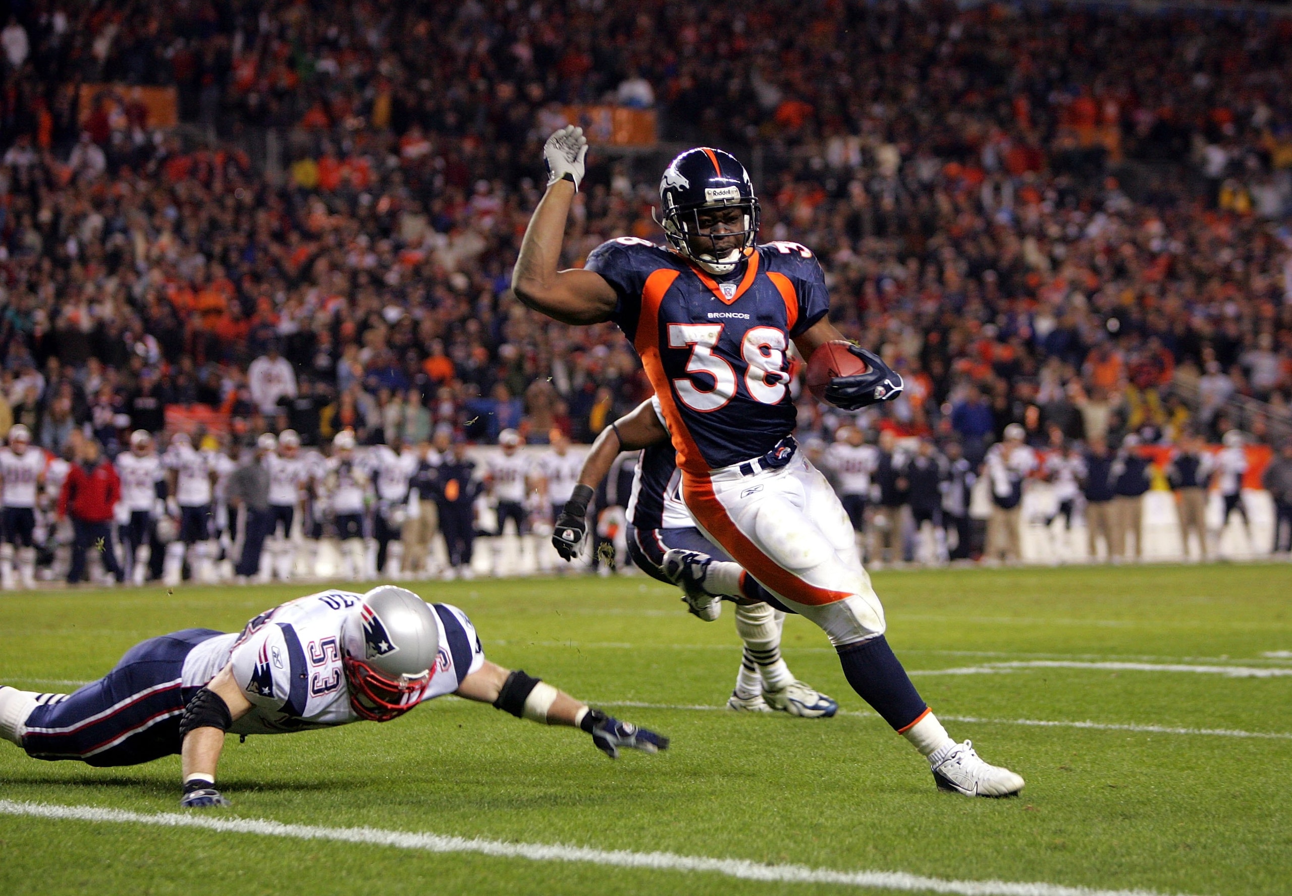 DENVER - JANUARY 14:  Mike Anderson #38 of the Denver Broncos runs for his second touchdown past Larry Izzo #53 of the New England Patriots during the AFC Divisional Playoff game on January 14, 2006 at Invesco Field at Mile High in Denver, Colorado.  (Pho