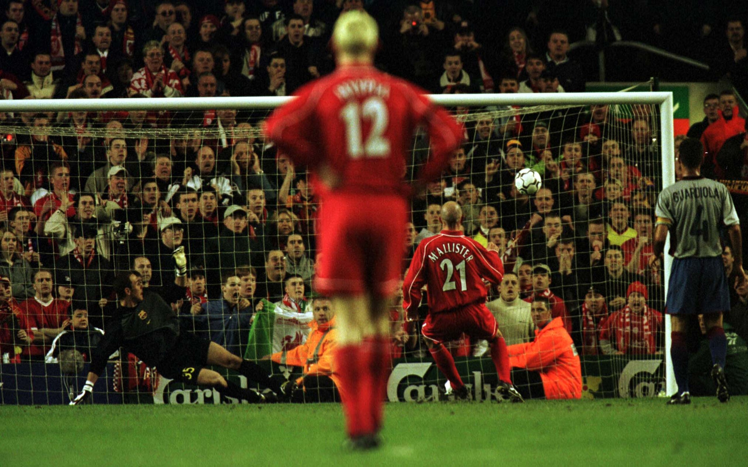 19 Apr 2001:  Gary McAllister of Liverpool scores the first goal with a penalty during the Liverpool v Barcelona UEFA Cup Semi Final, Second leg match at Anfield, Liverpool. Mandatory Credit: Michael Steele/ALLSPORT