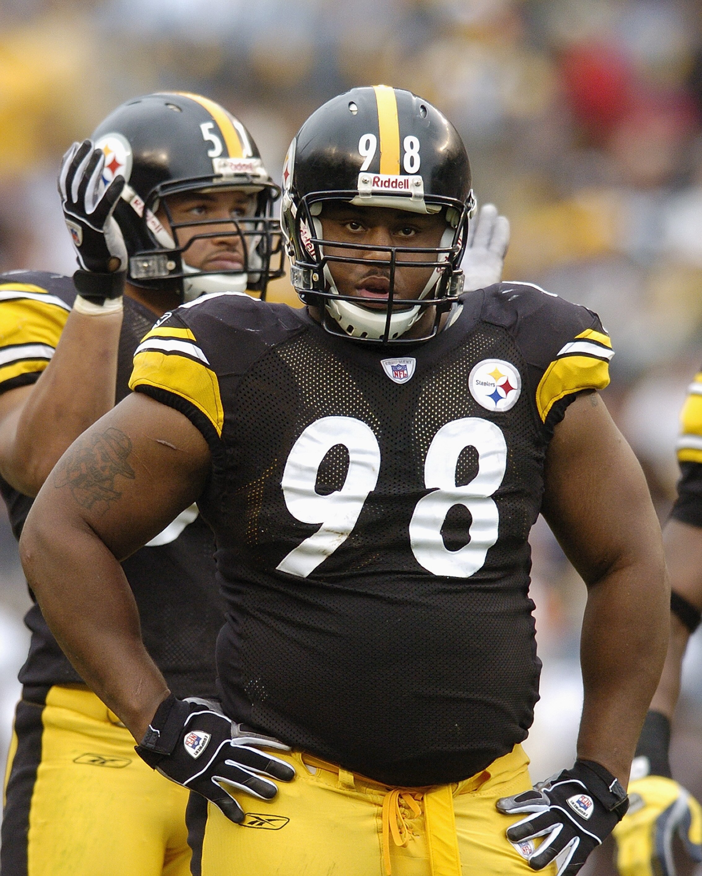 PITTSBURGH - OCTOBER 10:  Nose tackle Casey Hampton #98 of the Pittsburgh Steelers is on the field during the game against the Cleveland Browns at Heinz Field on October 10, 2004 in Pittsburgh, Pennsylvania. The Steelers defeated the Browns 34-23. (Photo