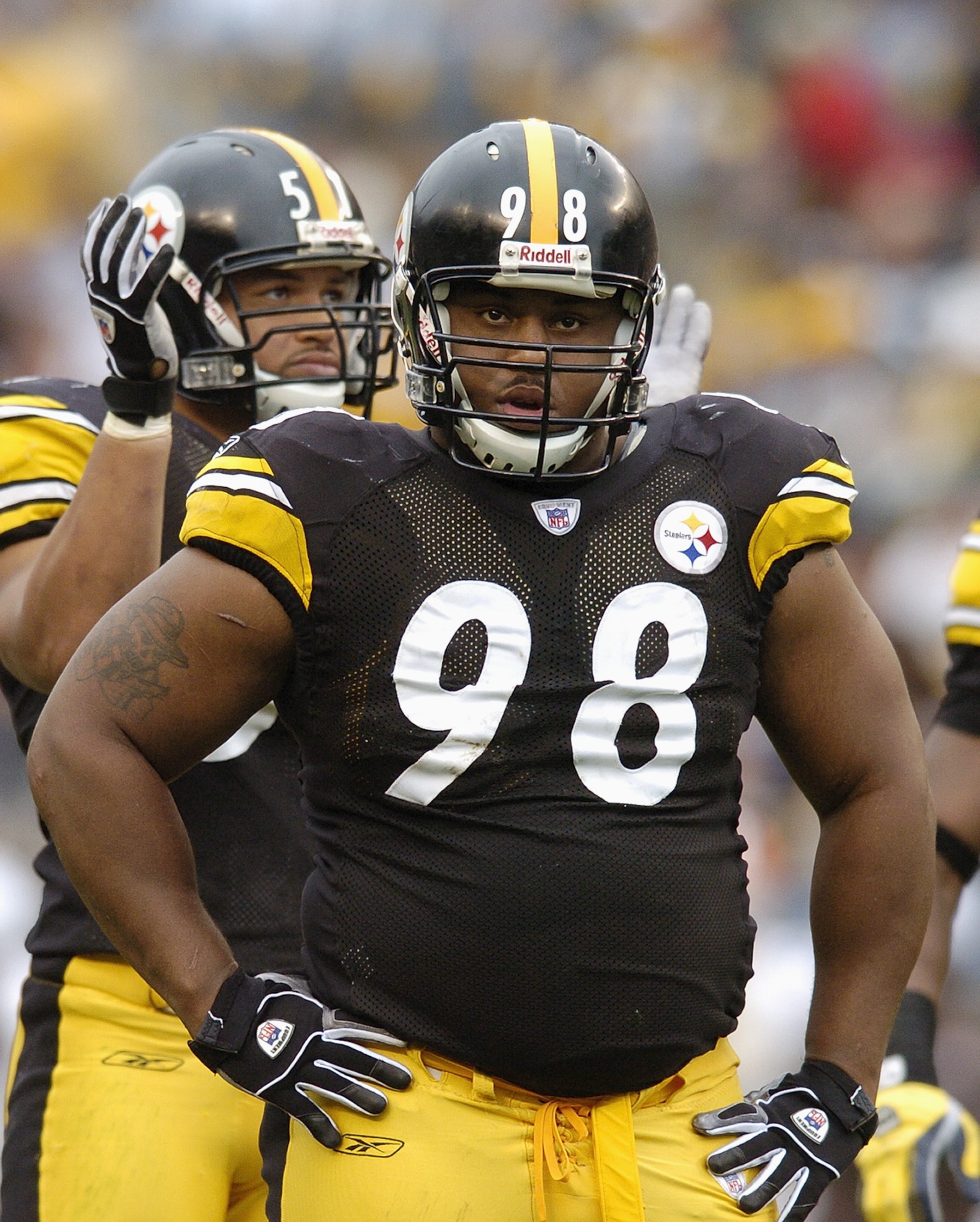 PITTSBURGH - OCTOBER 10:  Nose tackle Casey Hampton #98 of the Pittsburgh Steelers is on the field during the game against the Cleveland Browns at Heinz Field on October 10, 2004 in Pittsburgh, Pennsylvania. The Steelers defeated the Browns 34-23. (Photo