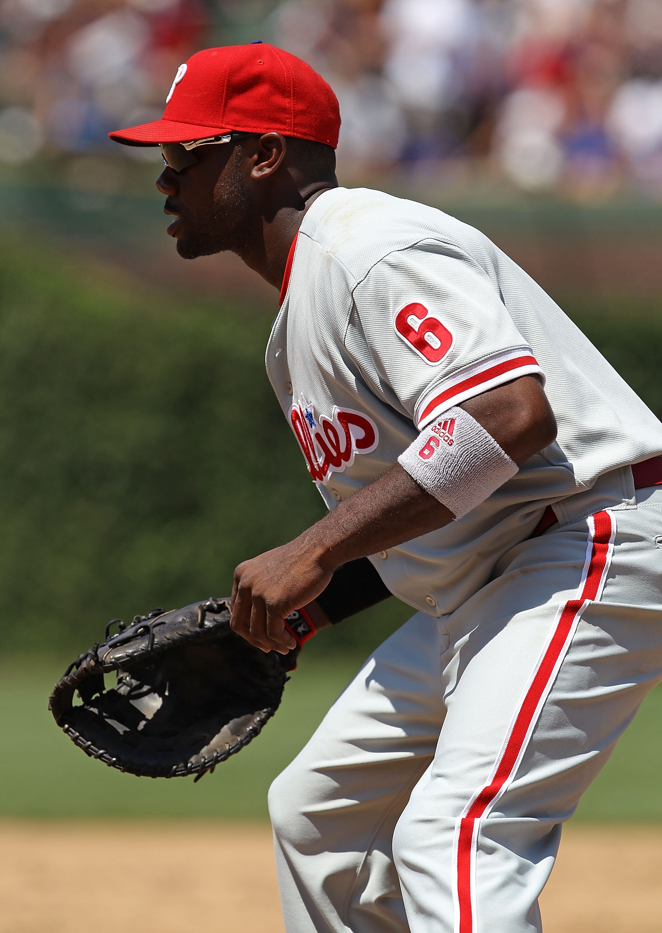 CHICAGO - JULY 16: Ryan Howard #6 of the Philadelphia Phillies waits for the pitch at 1st base against the Chicago Cubs at Wrigley Field on July 16, 2010 in Chicago, Illinois. The Cubs defeated the Phillies 4-3. (Photo by Jonathan Daniel/Getty Images)