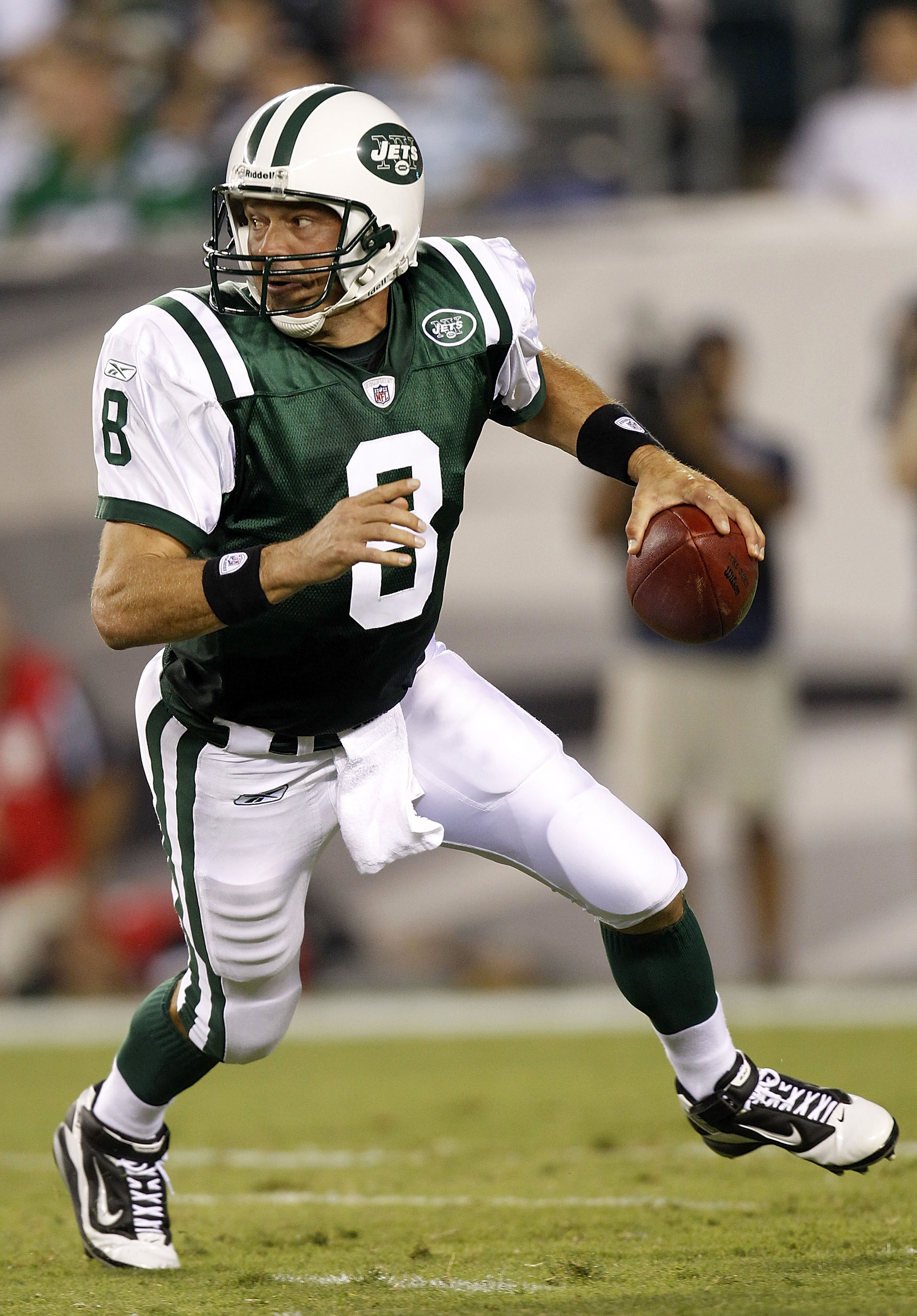 PHILADELPHIA - SEPTEMBER 02: Mark Brunell #8 of the New York Jets rolls out during a preseason game against the Philadelphia Eagles at Lincoln Financial Field on September 2, 2010 in Philadelphia, Pennsylvania. (Photo by Jeff Zelevansky/Getty Images)
