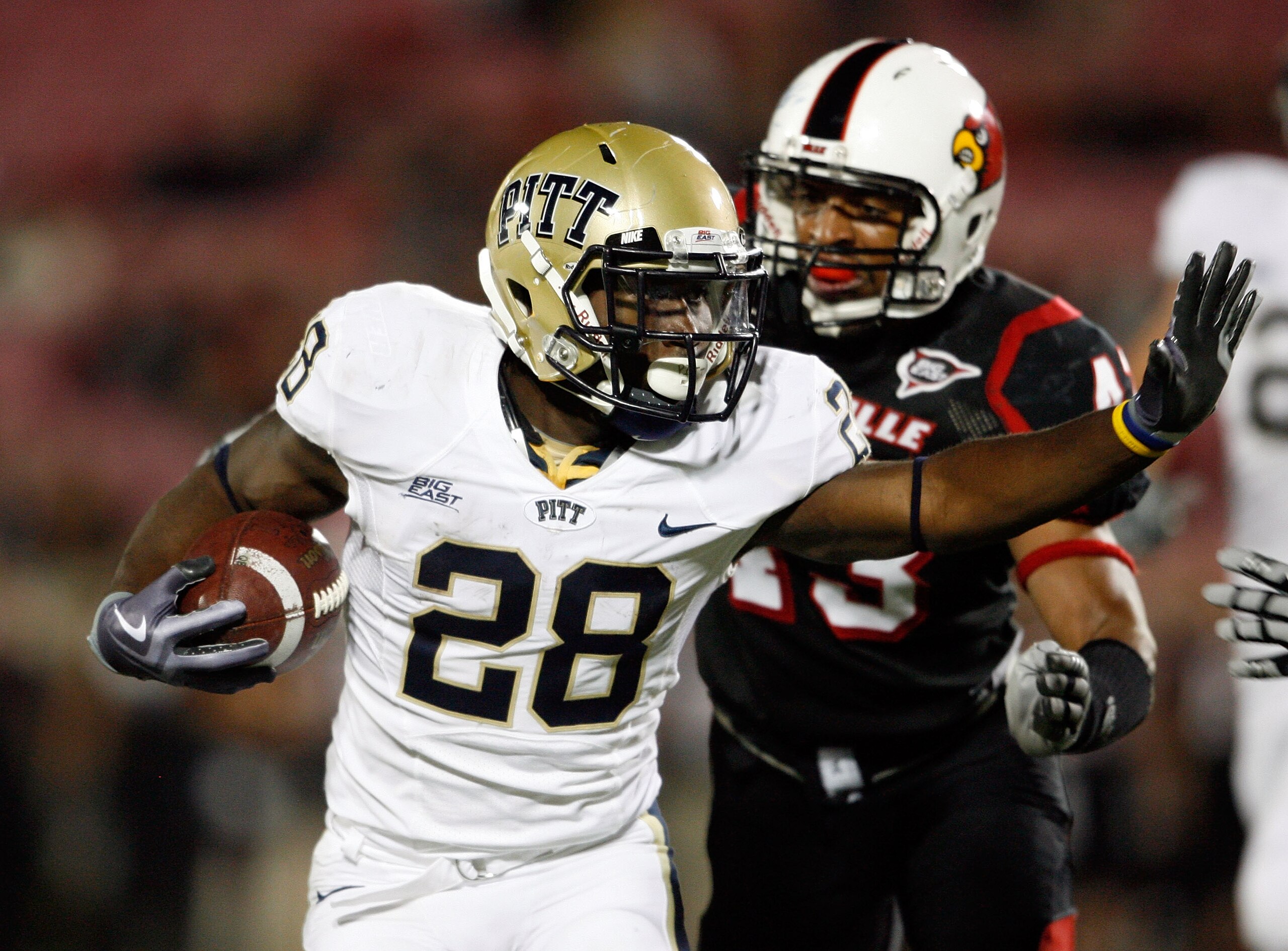 LOUISVILLE, KY - OCTOBER 02:  Dion Lewis #28 of the Pittsburgh Panthers runs with the ball during the Big East Conference game against the Louisville Cardinals  at Papa John's Cardinal Stadium on October 2, 2009 in Louisville, Kentucky.  Pittsburgh won 35