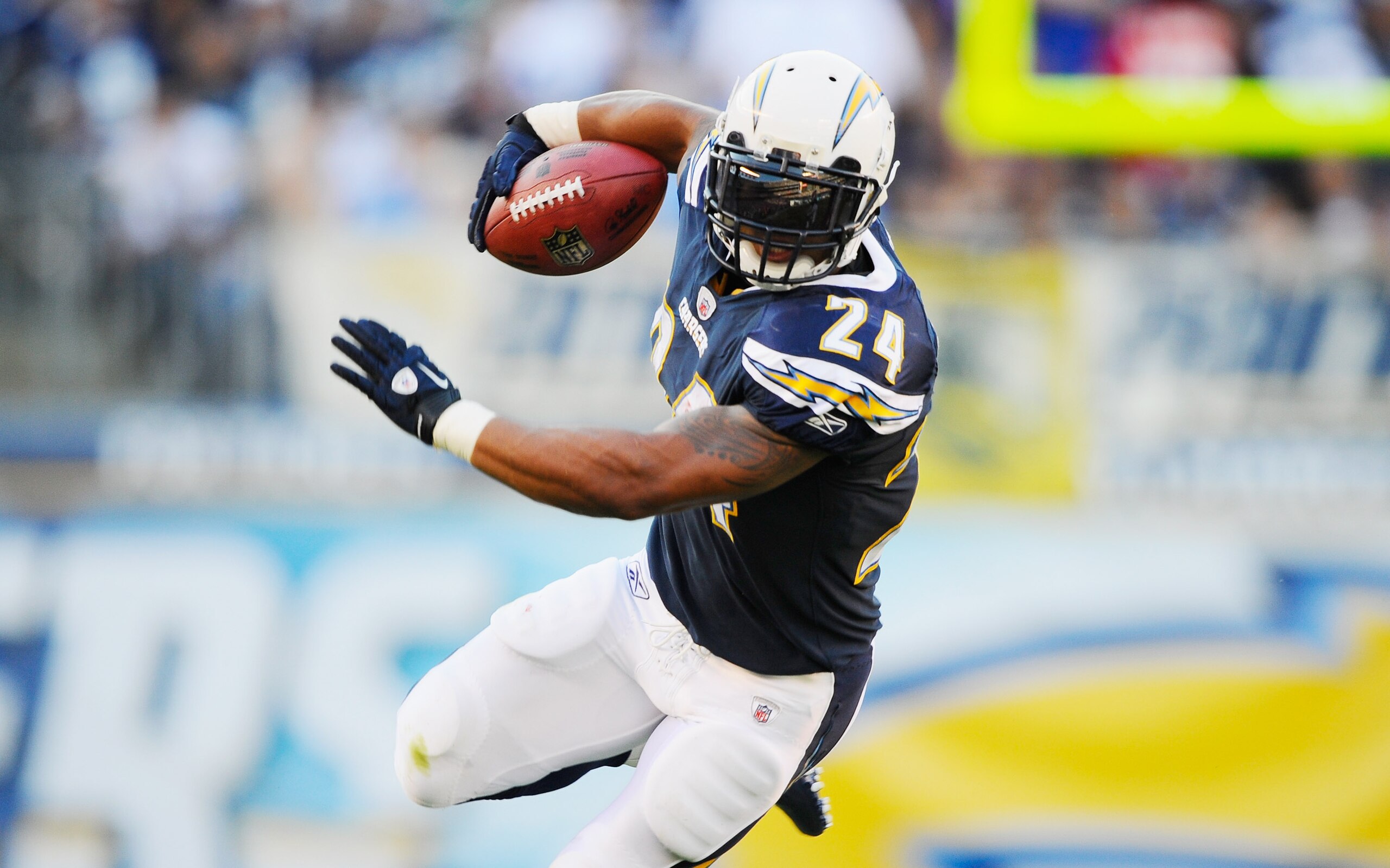 SAN DIEGO - AUGUST 21:  Running back Ryan Matthews #24 of the San Diego Chargers rushes during the pre-season NFL football game against Dallas Cowboys at Qualcomm Stadium on August 21, 2010 in San Diego, California.  (Photo by Kevork Djansezian/Getty Imag