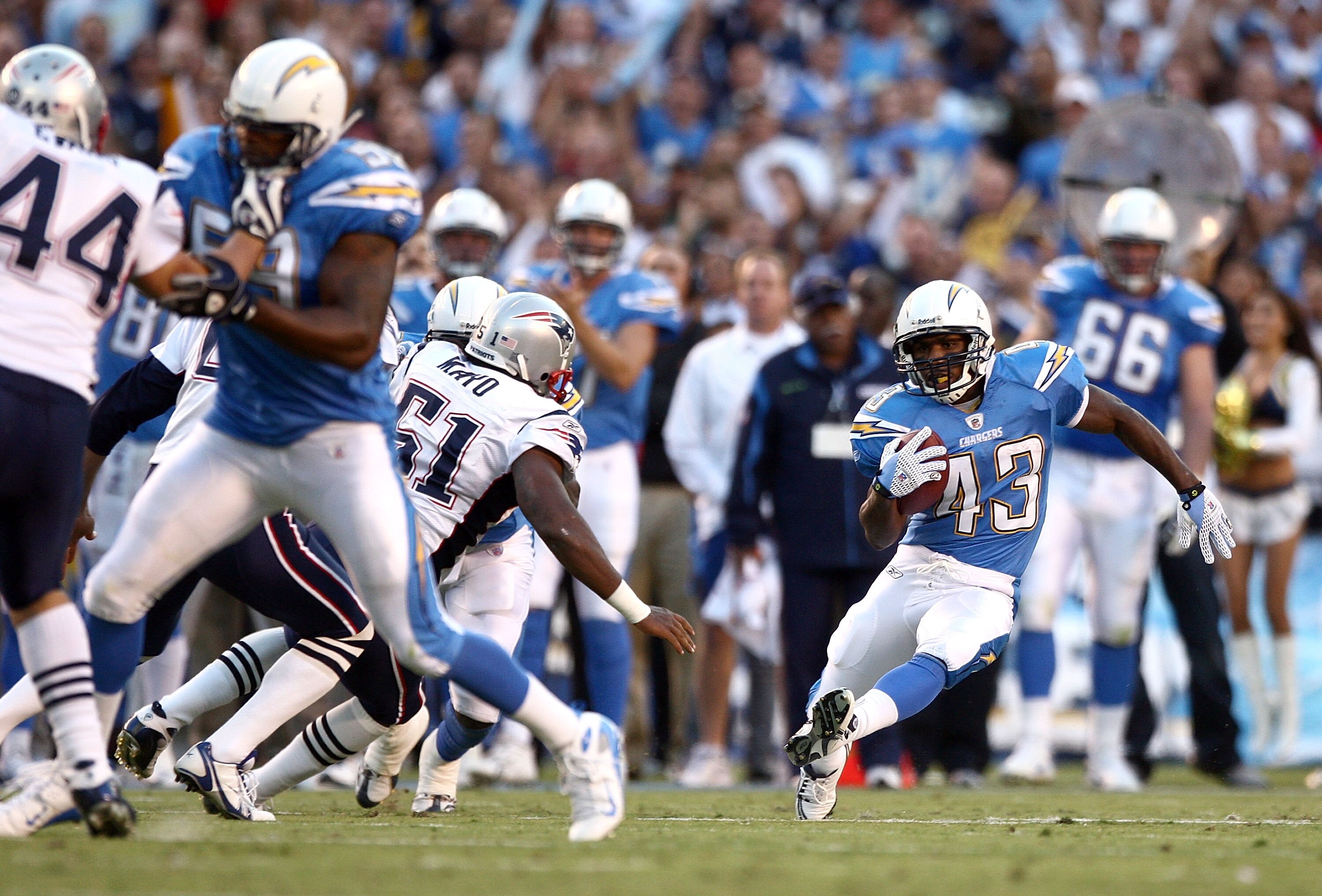 SAN DIEGO - OCTOBER 12:  Runningback Darren Sproles #43 of the San Diego Chargers runs back a punt against the defense of the New England Patriots during the first half of their NFL Game on October 12, 2008 at Qualcomm Stadium in San Diego, California.  (