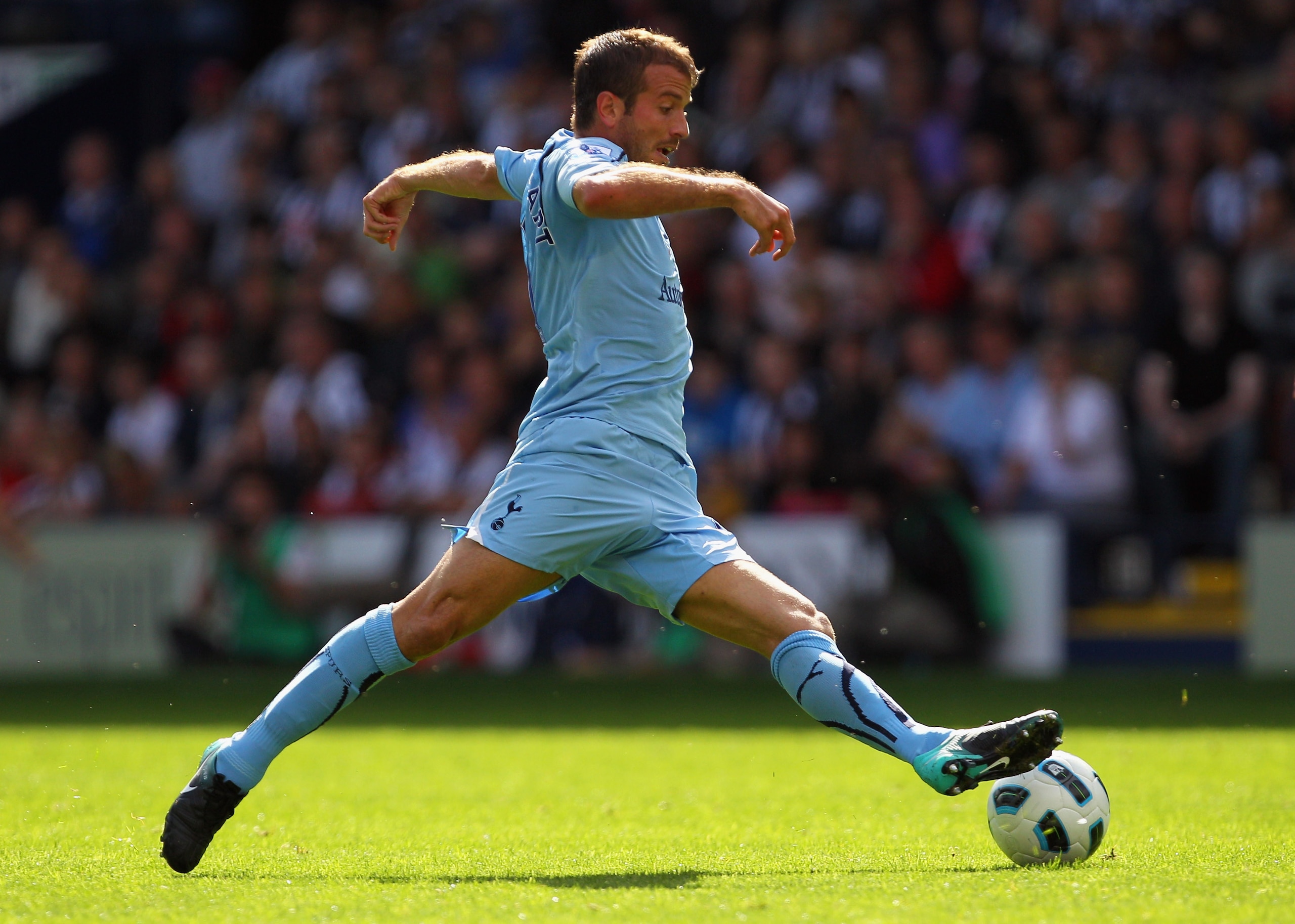 WEST BROMWICH, ENGLAND - SEPTEMBER 11: Rafael van der Vaart of Tottenham Hotspur in action during the Barclays Premier League match between West Bromwich Albion and Tottenham Hotspur at The Hawthorns on September 11, 2010 in West Bromwich, England. (Pho WEST BROMWICH, ENGLAND - SEPTEMBER 11: Rafael van der Vaart of Tottenham Hotspur in action during the Barclays Premier League match between West Bromwich Albion and Tottenham Hotspur at The Hawthorns on September 11, 2010 in West Bromwich, England. (Pho