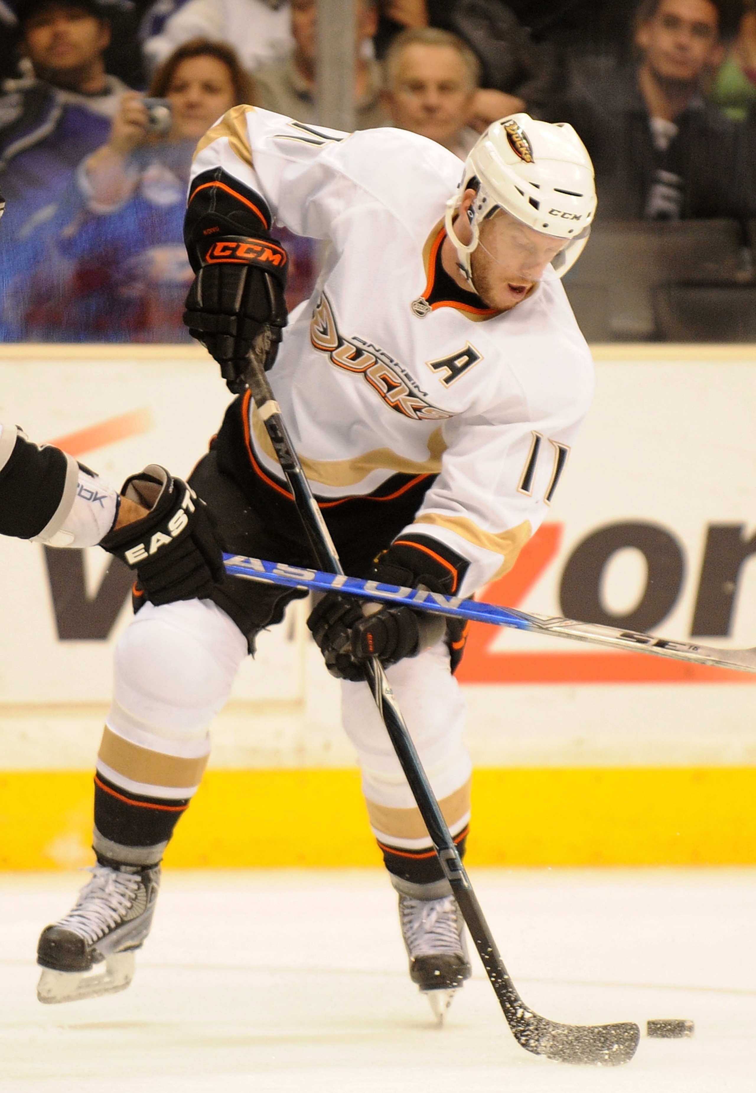 LOS ANGELES, CA - JANUARY 14:  Saku Koivu #11 of the Anaheim Ducks skates against the Los Angeles Kings in the game at Staples Center on January 14, 2010 in Los Angeles, California.  (Photo by Harry How/Getty Images)