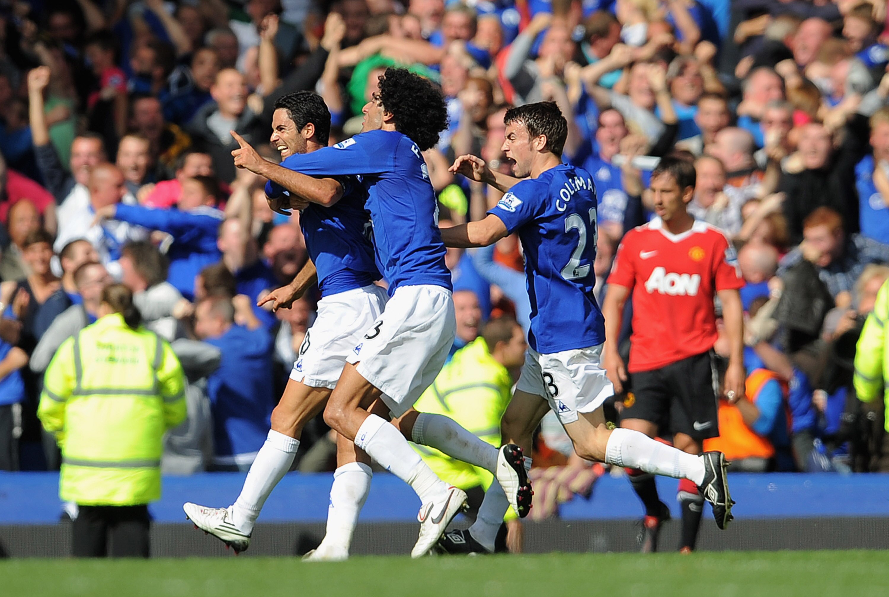 LIVERPOOL, ENGLAND - SEPTEMBER 11: Mikel Arteta of Everton celebrates scoring to make it 3-3 with team mates during the Barclays Premier League match between Everton and Manchester United at Goodison Park on September 11, 2010 in Liverpool, England. (Ph LIVERPOOL, ENGLAND - SEPTEMBER 11: Mikel Arteta of Everton celebrates scoring to make it 3-3 with team mates during the Barclays Premier League match between Everton and Manchester United at Goodison Park on September 11, 2010 in Liverpool, England. (Ph