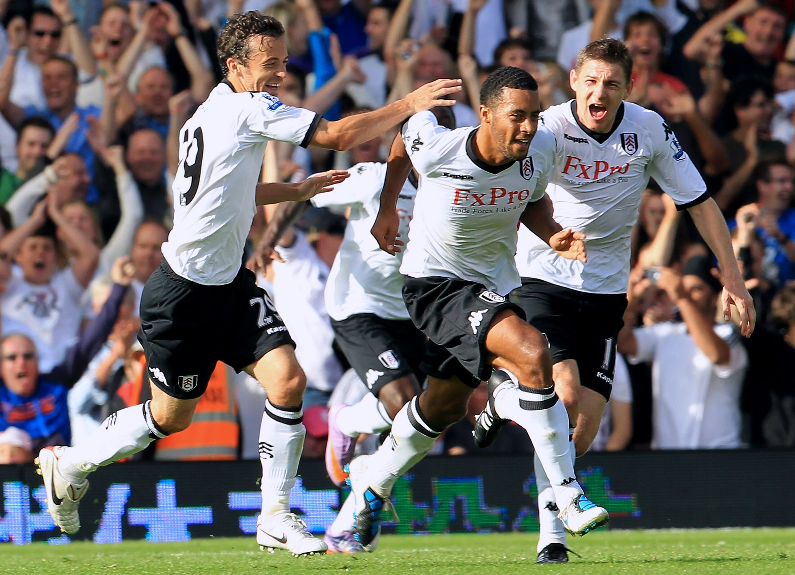 LONDON, ENGLAND - SEPTEMBER 11: Mousa Dembele of Fulham celebrates after scoring his team's winning goal in the late stages of the Barclays Premier League match between Fulham and Wolverhampton Wanderers at Craven Cottage on September 11, 2010 in London, LONDON, ENGLAND - SEPTEMBER 11: Mousa Dembele of Fulham celebrates after scoring his team's winning goal in the late stages of the Barclays Premier League match between Fulham and Wolverhampton Wanderers at Craven Cottage on September 11, 2010 in London,